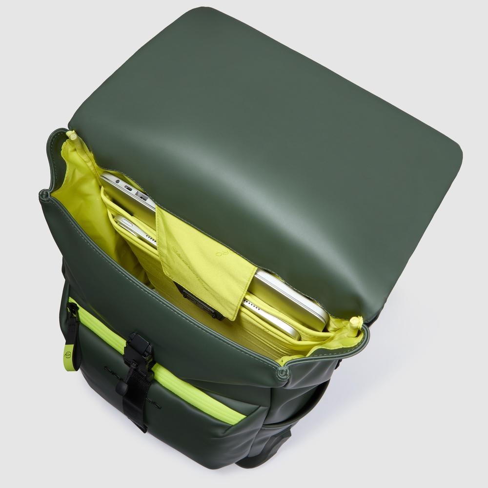 Water-repellent backpack for computer and iPad® with bottle pocket, shock protection, and RFID. PIQUADRO Green