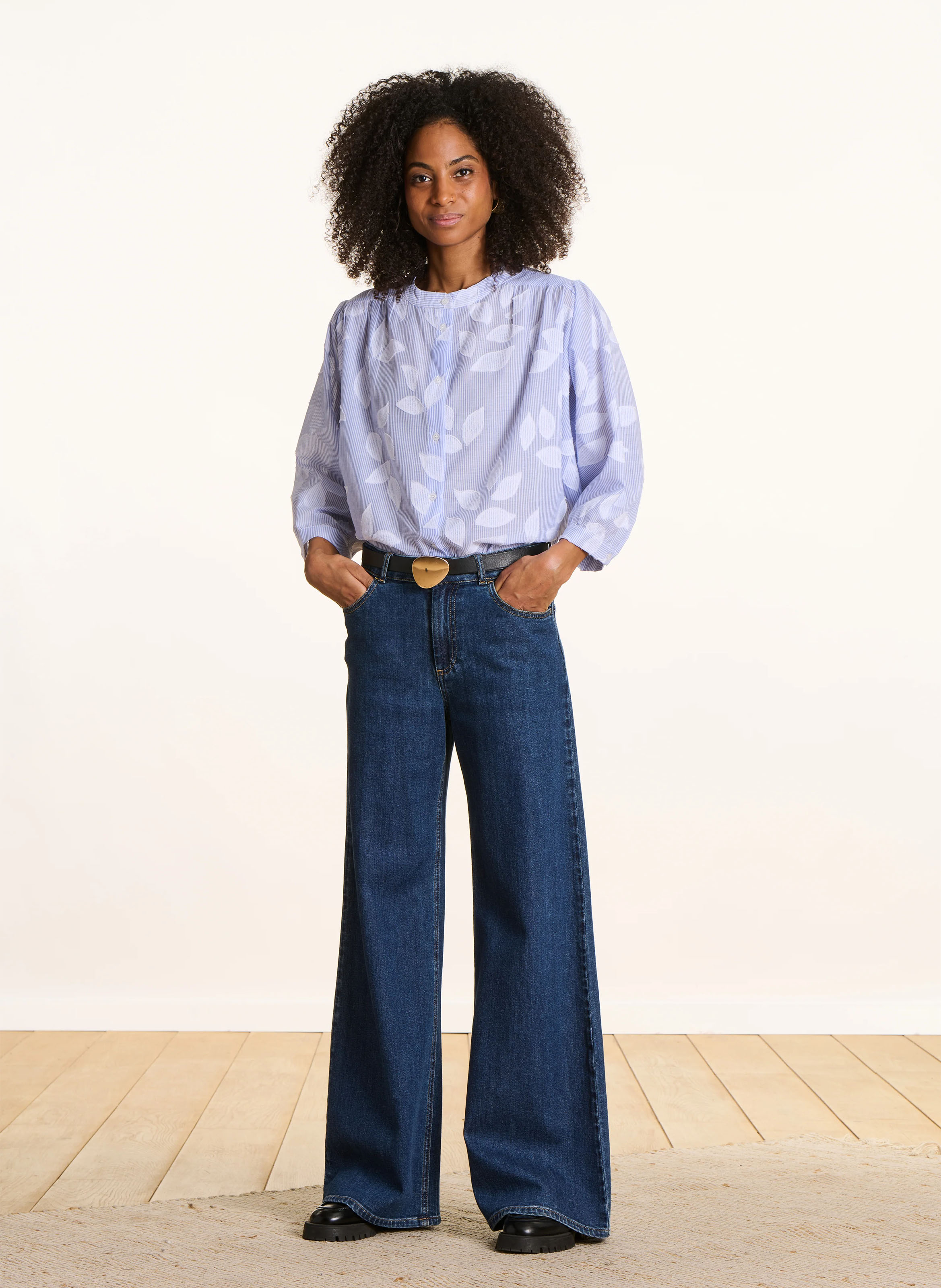 Bluse mit Mao-Kragen und Blumenmuster LA FEE MARABOUTEE Blau