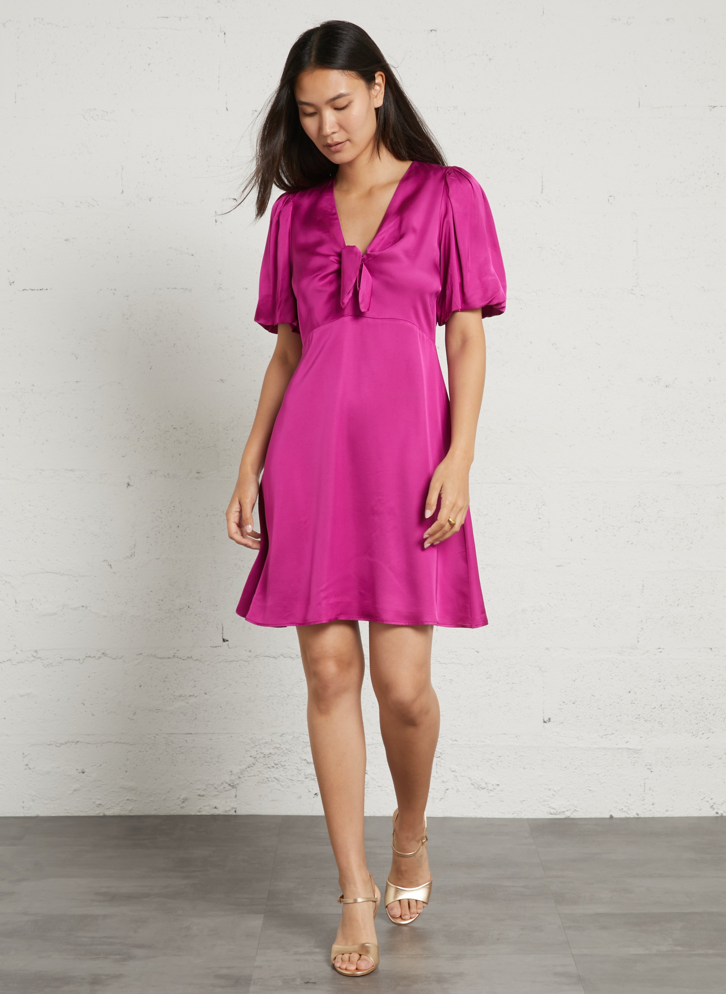 Robe courte col V satinée SUD EXPRESS