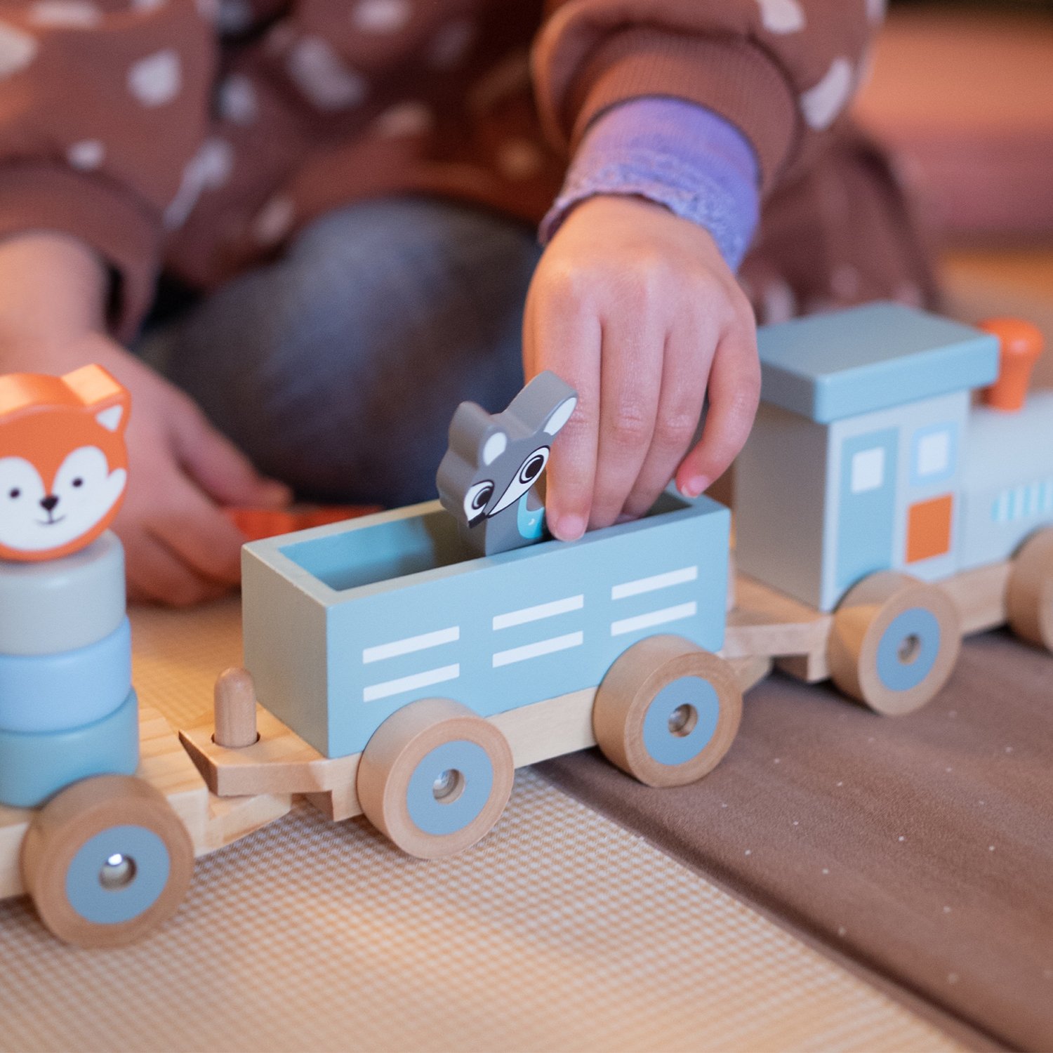 Small wooden zoo animal train with star pattern KINDSGUT Blue