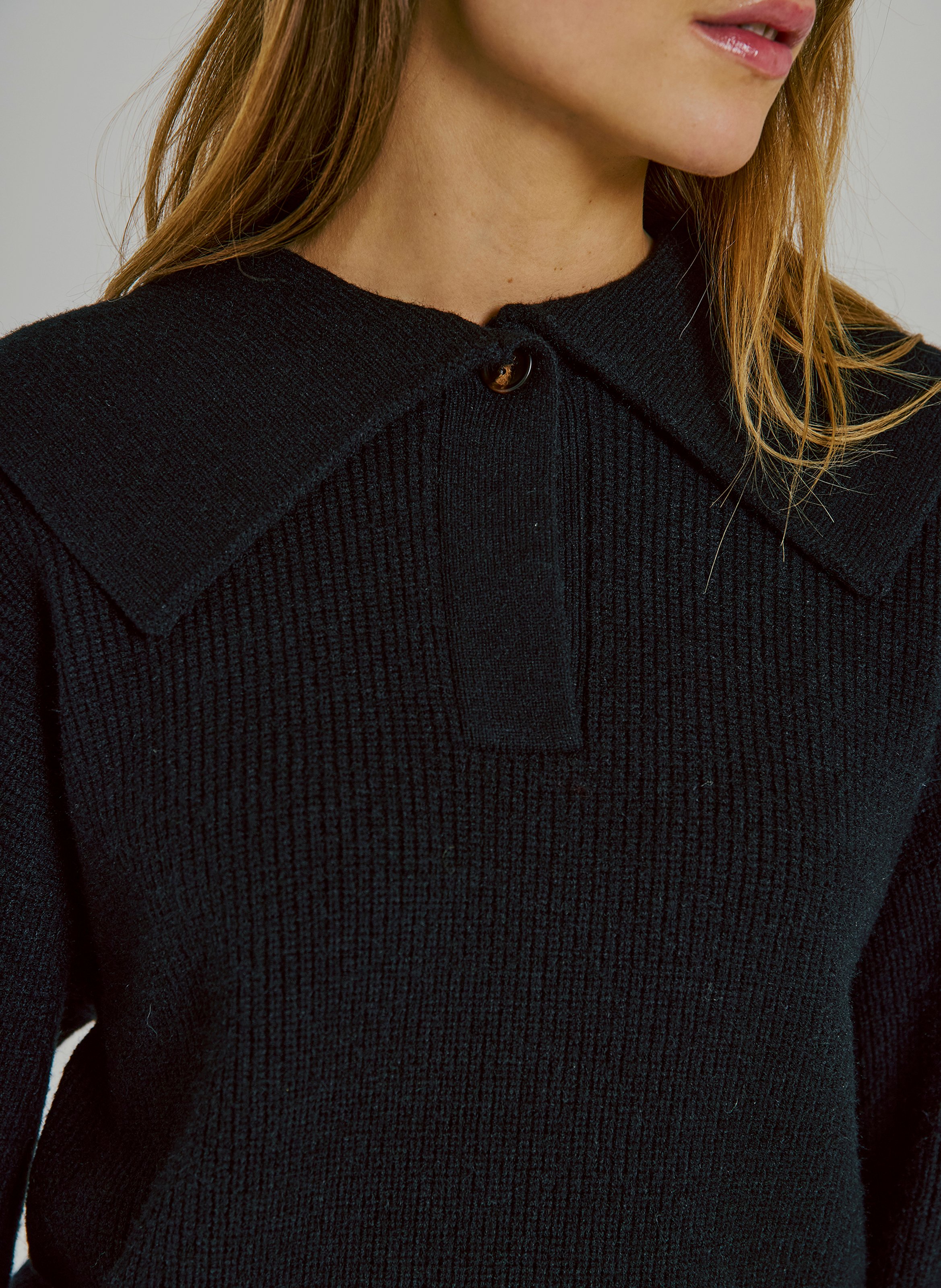 Trui met omgeslagen kraag in effen ribgebreide stof NORR Zwart