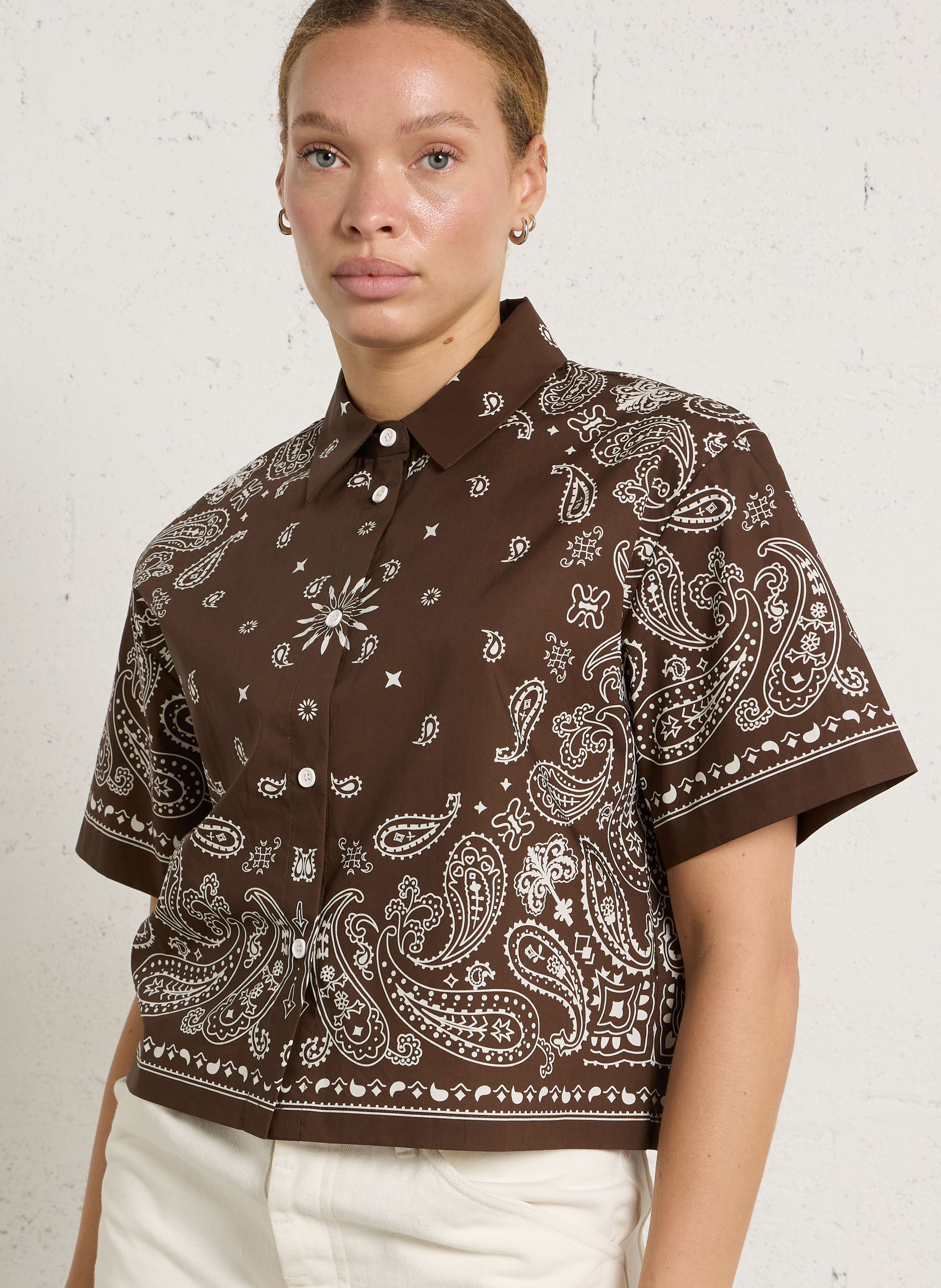 Gerade geschnittene Bluse aus Bio-Baumwolle mit klassischem Kragen SUNCOO Braun