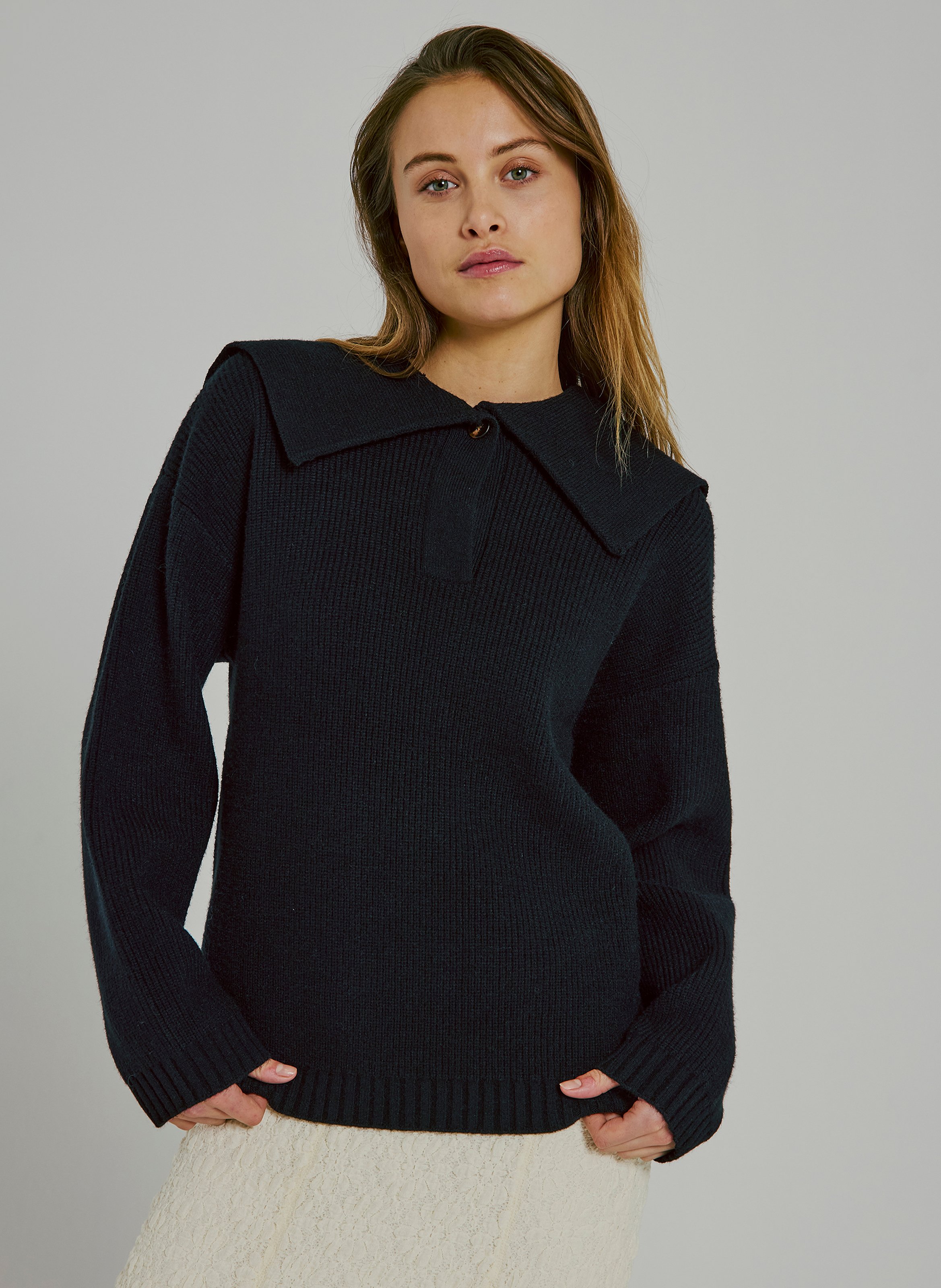 Trui met omgeslagen kraag in effen ribgebreide stof NORR Zwart