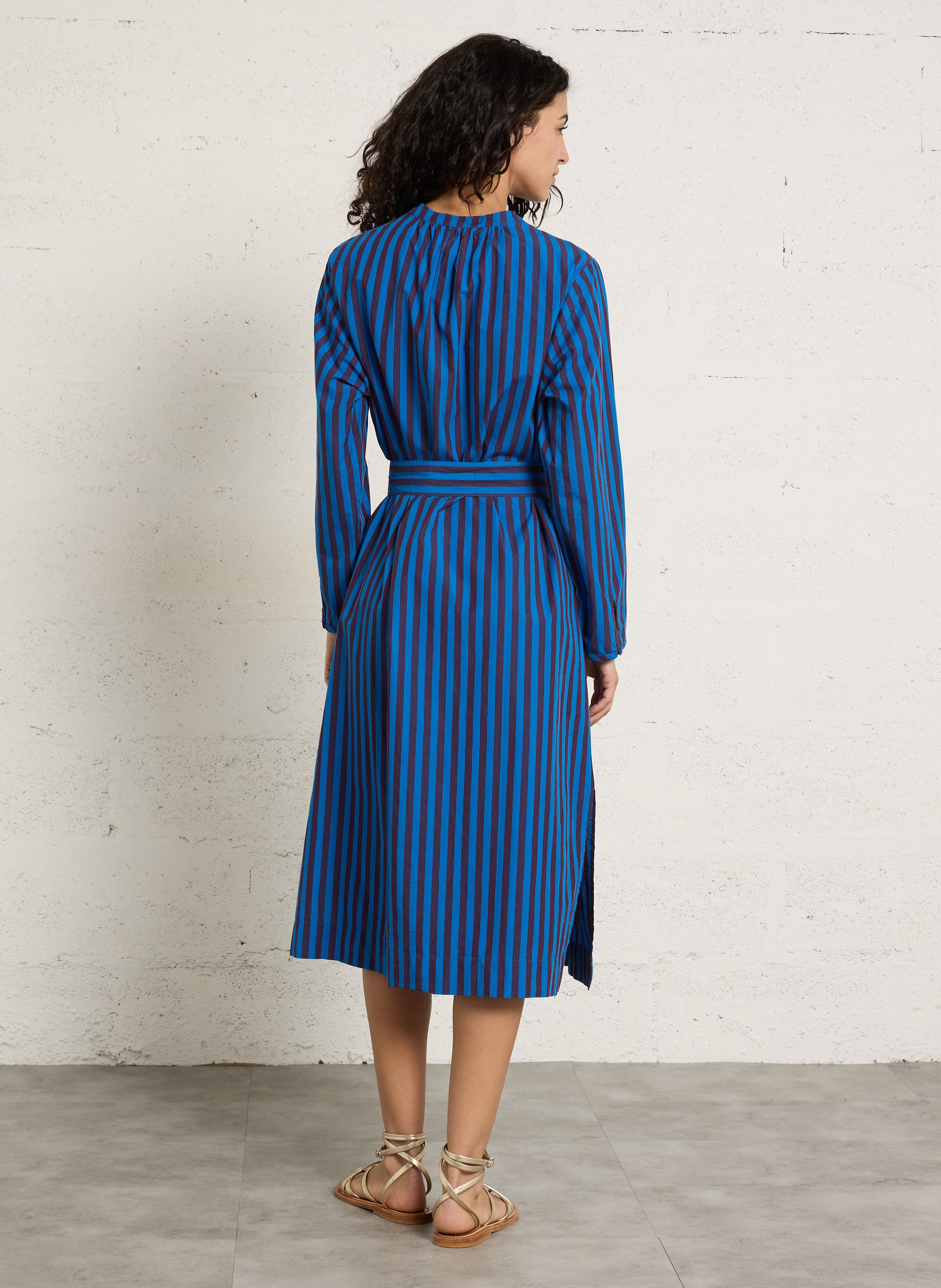 Weites Kleid mit Tunika-Kragen in Streifenmuster LEON & HARPER Blau