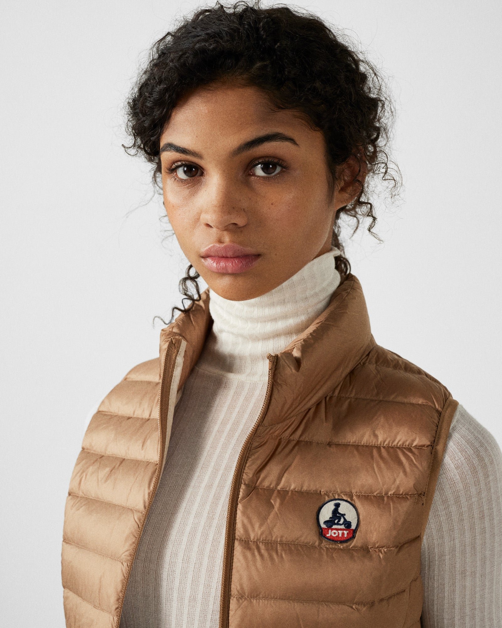 Sleeveless lightweight down vest seda JOTT Brown