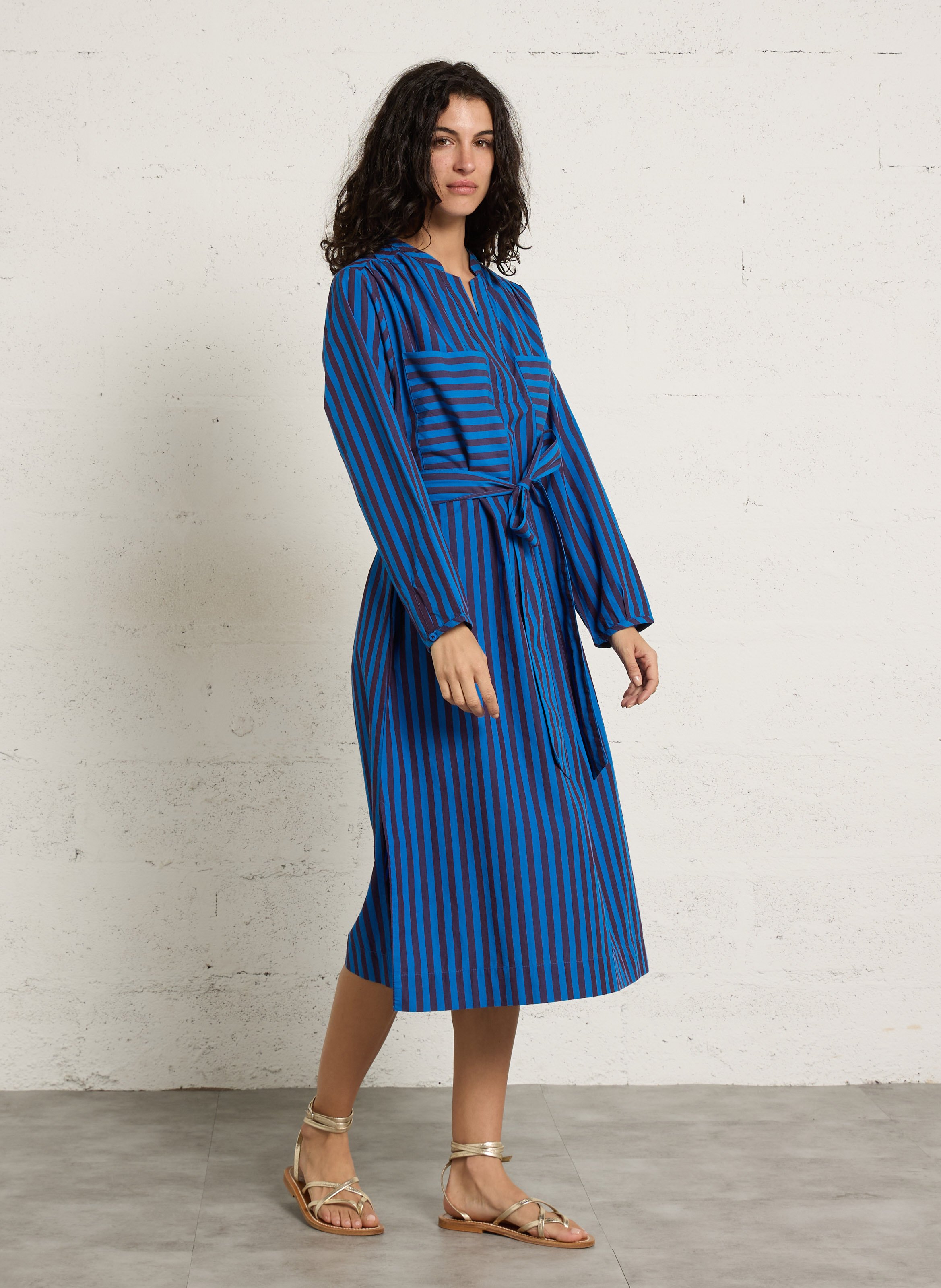 Weites Kleid mit Tunika-Kragen in Streifenmuster LEON & HARPER Blau