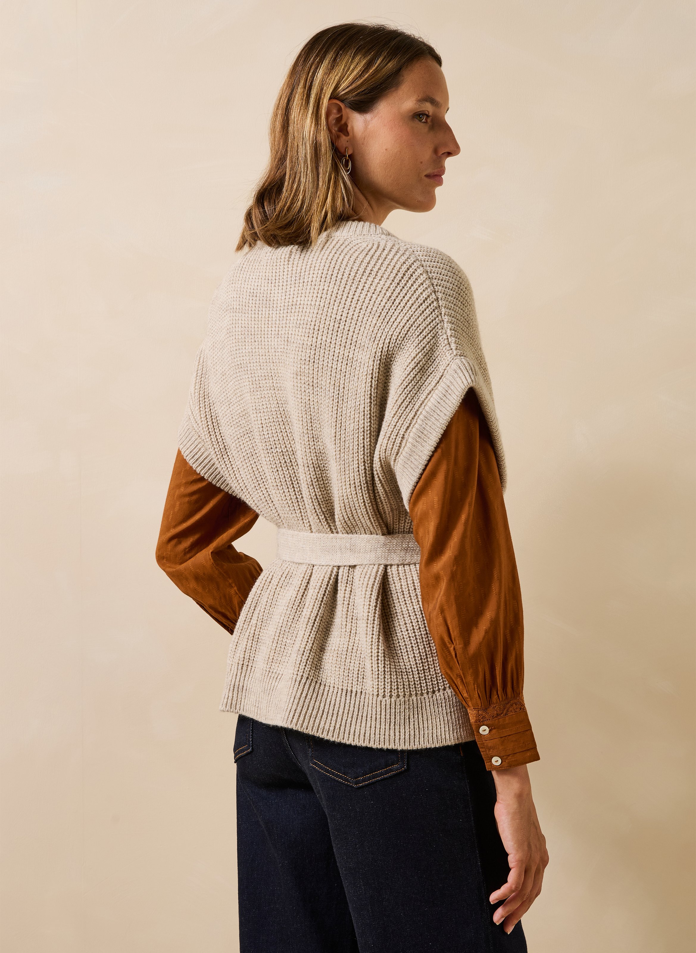 Ärmellose Weste in locker gestrickten Perlenrippen LA FEE MARABOUTEE Beige