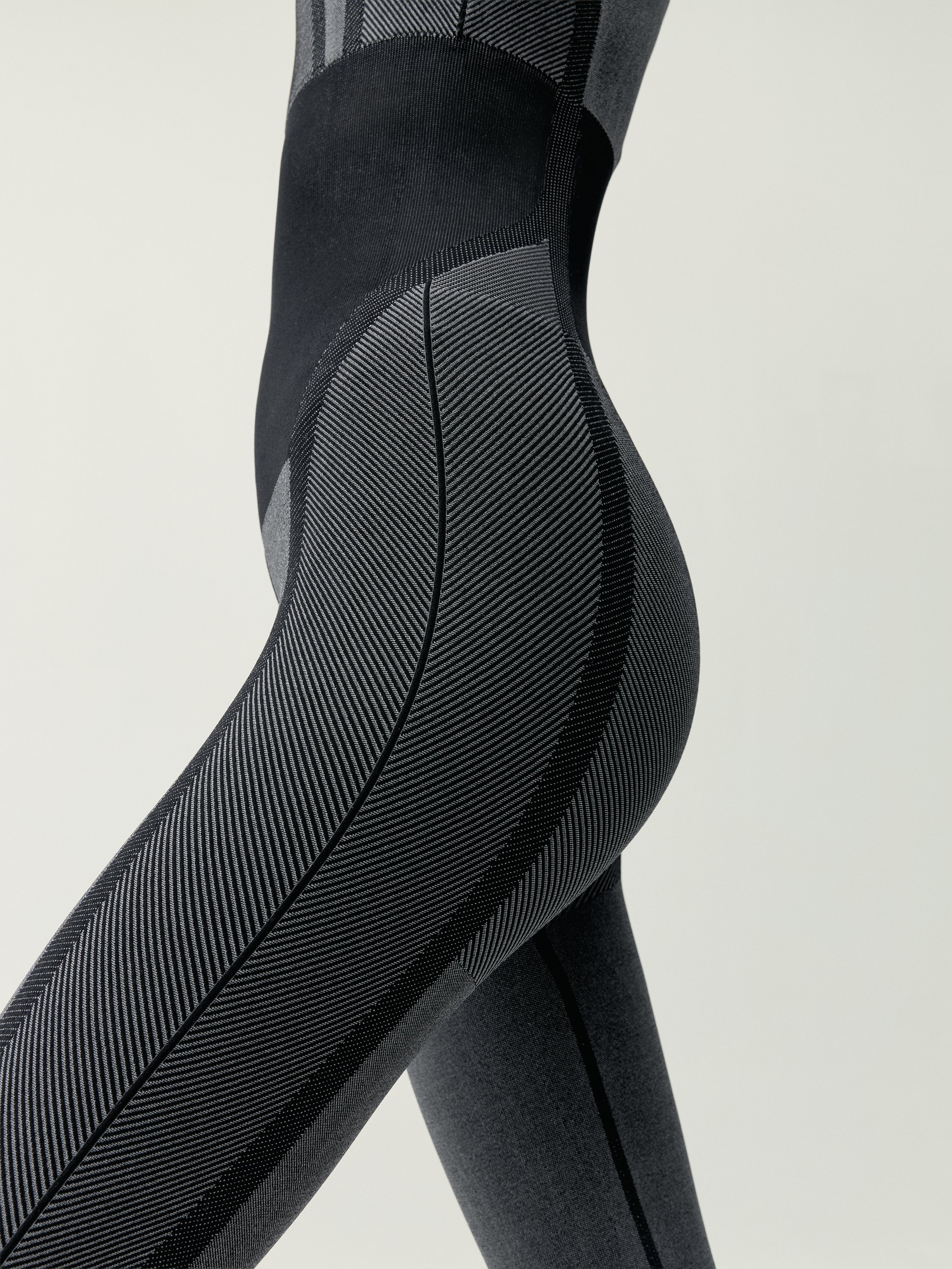 Combinaison de sport femme selva effet gainant BORN Noir