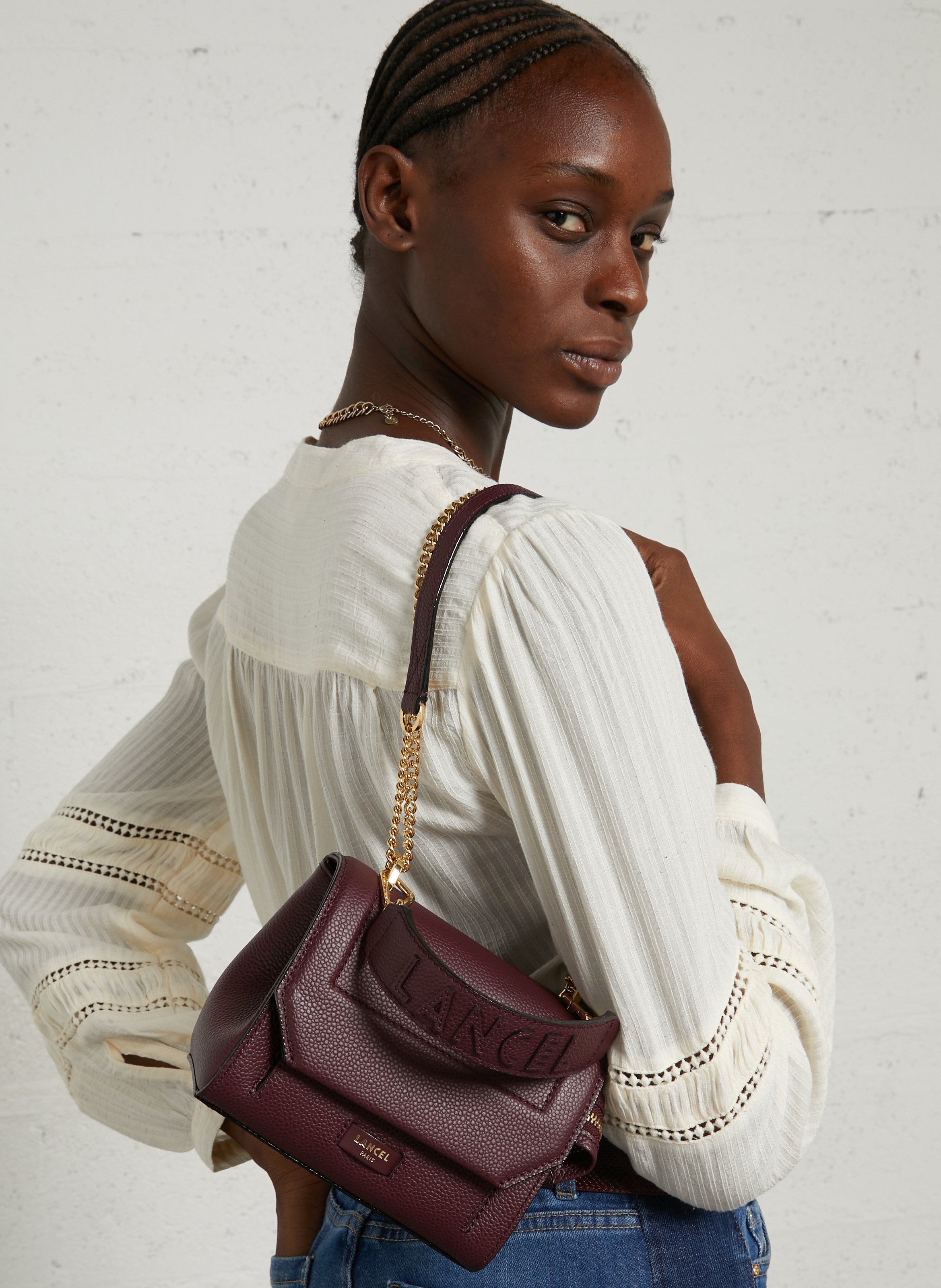 Kleine Umschlagtasche aus genarbtem Leder LANCEL Pflaume