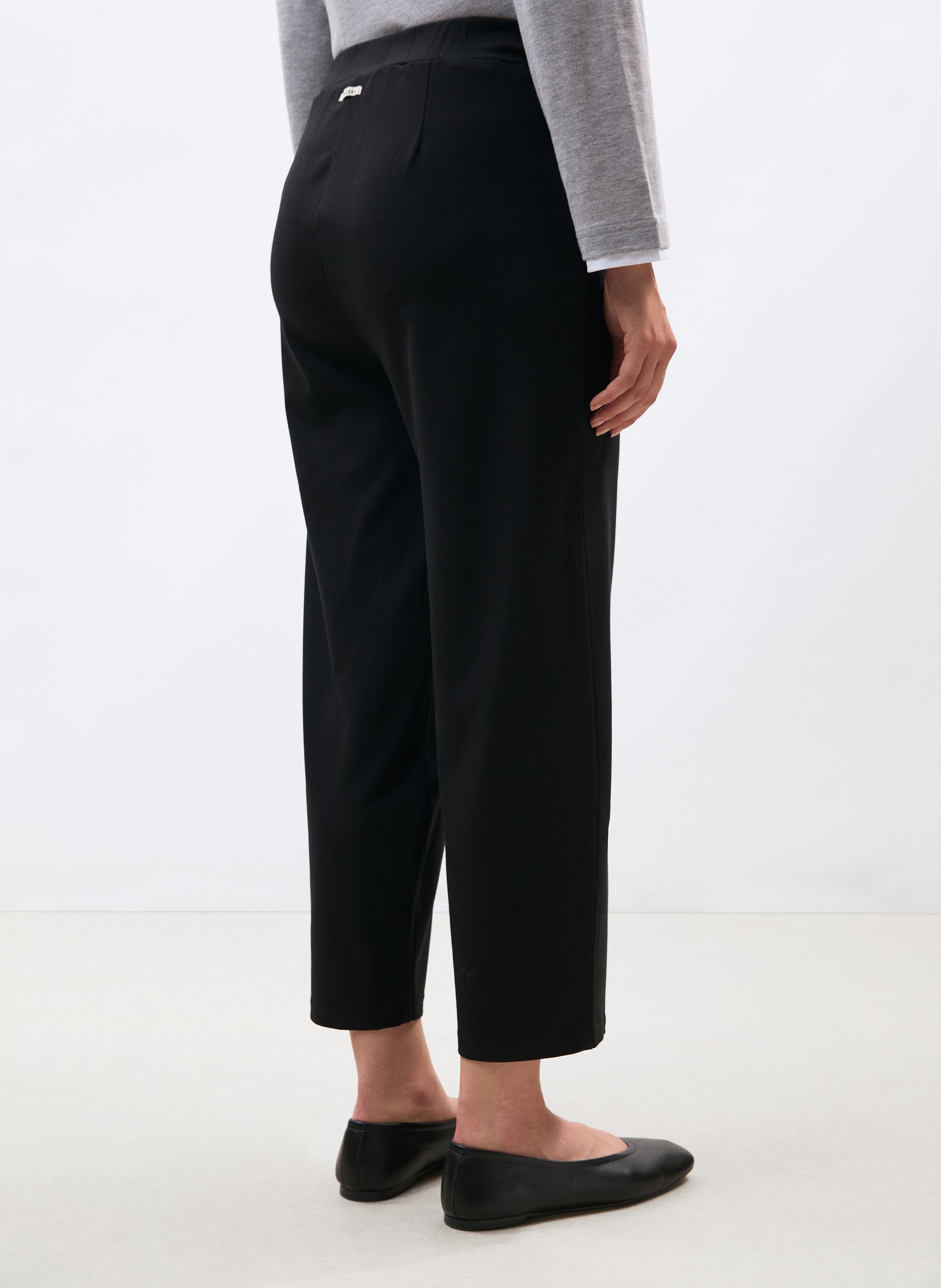 Gerade geschnittene Hose HUMILITY Schwarz