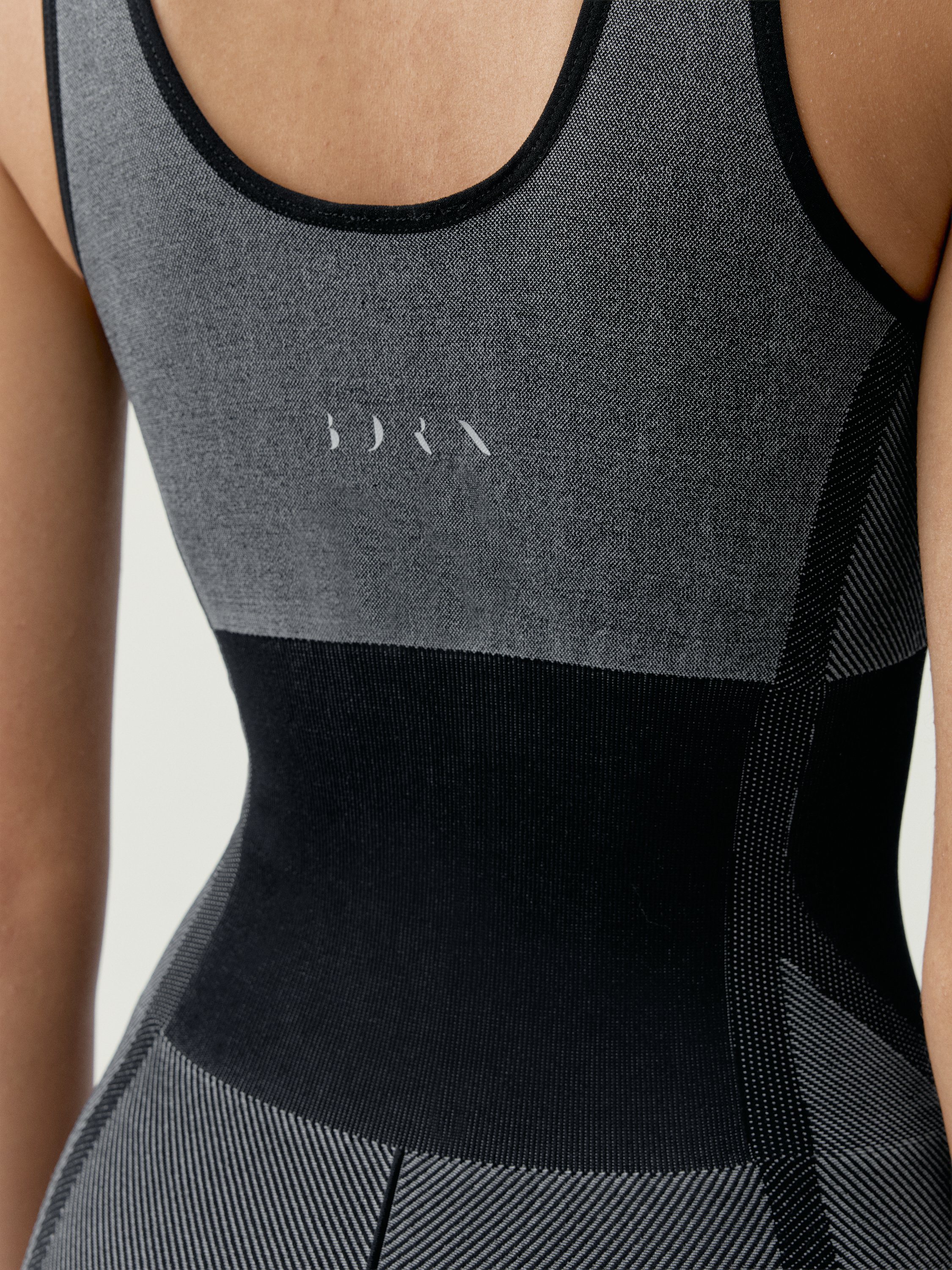 Combinaison de sport femme selva effet gainant BORN Noir