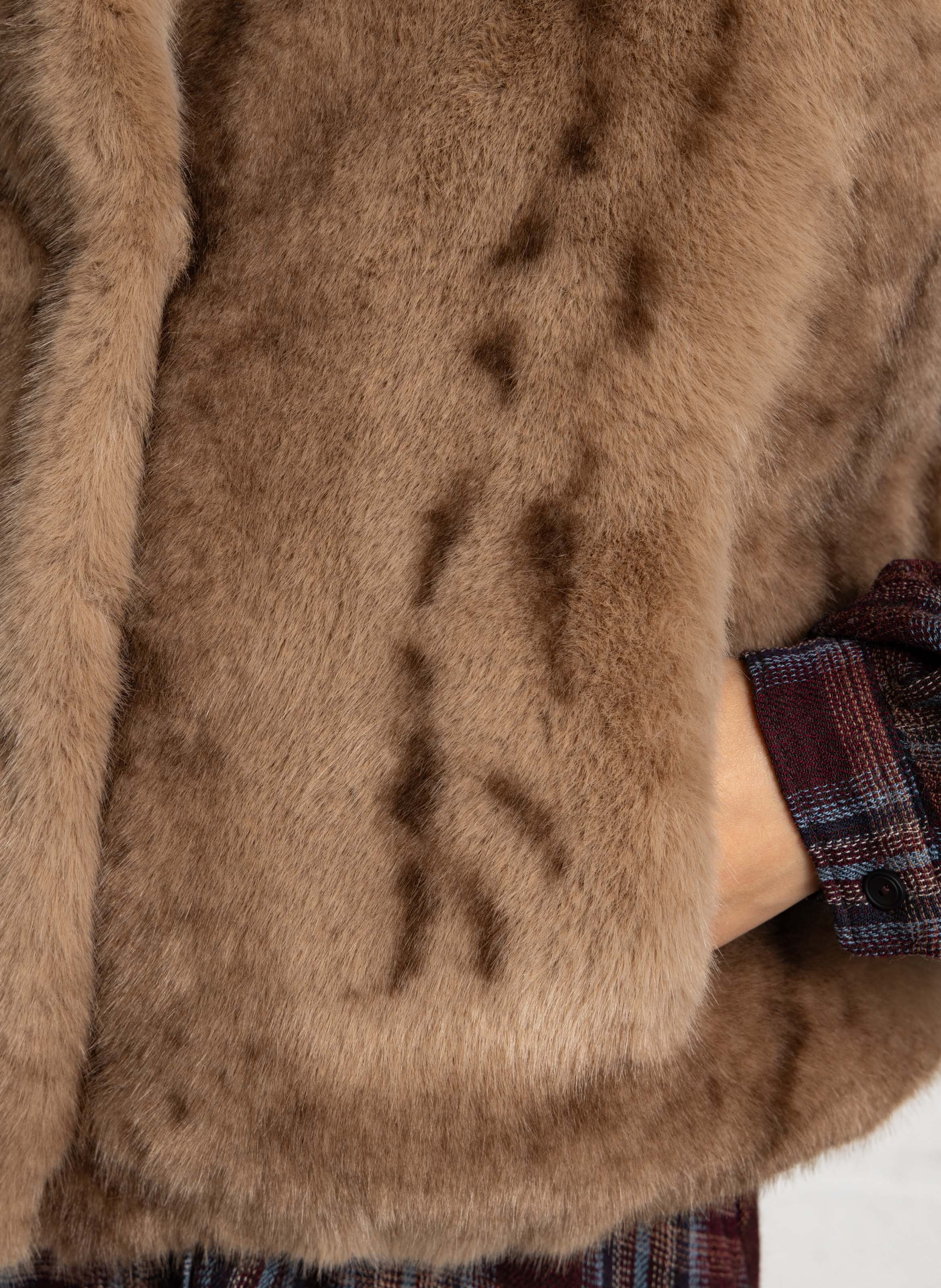 Rechte mouwloze jas met fakefur-effect MAISON 123 Grijs
