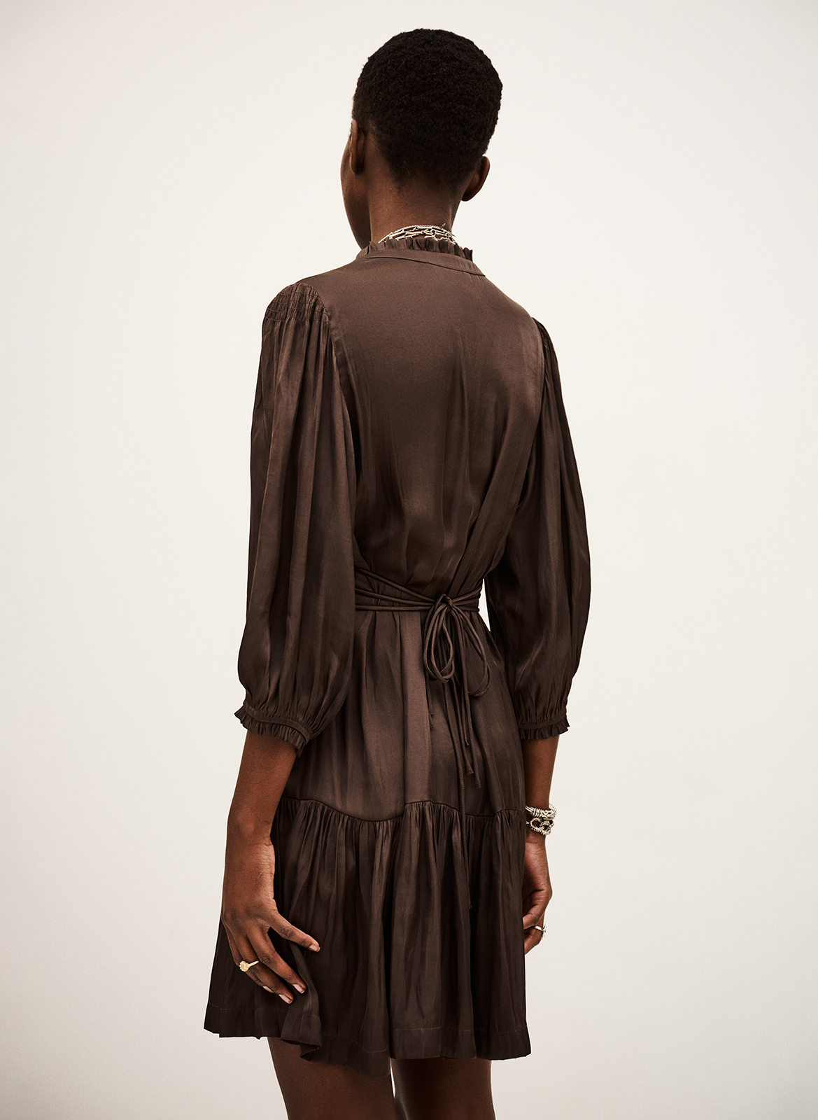 Robe courte froncée col tunisien en satin BA&SH Marron