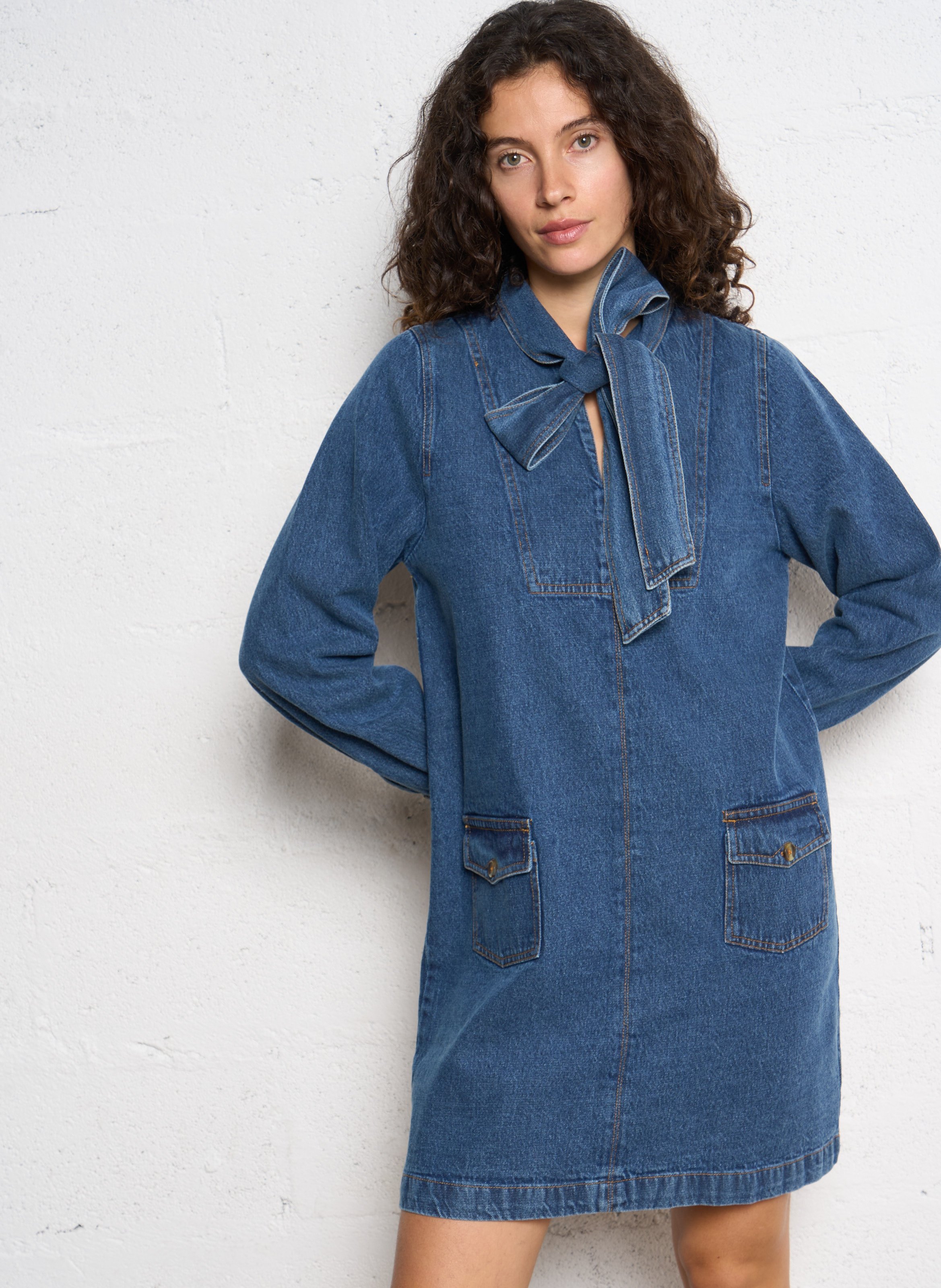 Kurzes Kleid mit Schluppenkragen aus Baumwolldenim EMILE ET IDA Blau