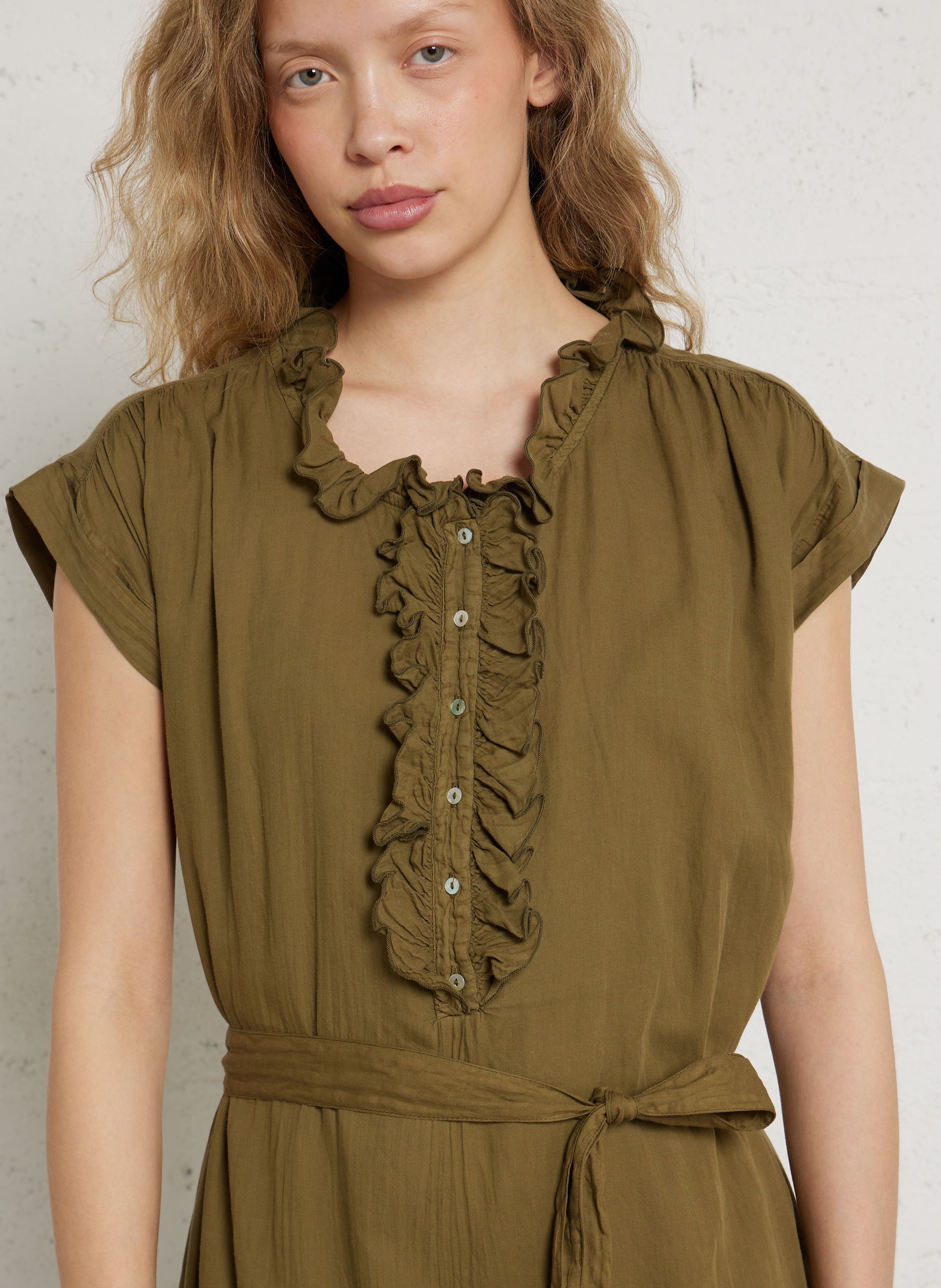 Lange jurk met ronde hals en volants BELLA JONES Kaki