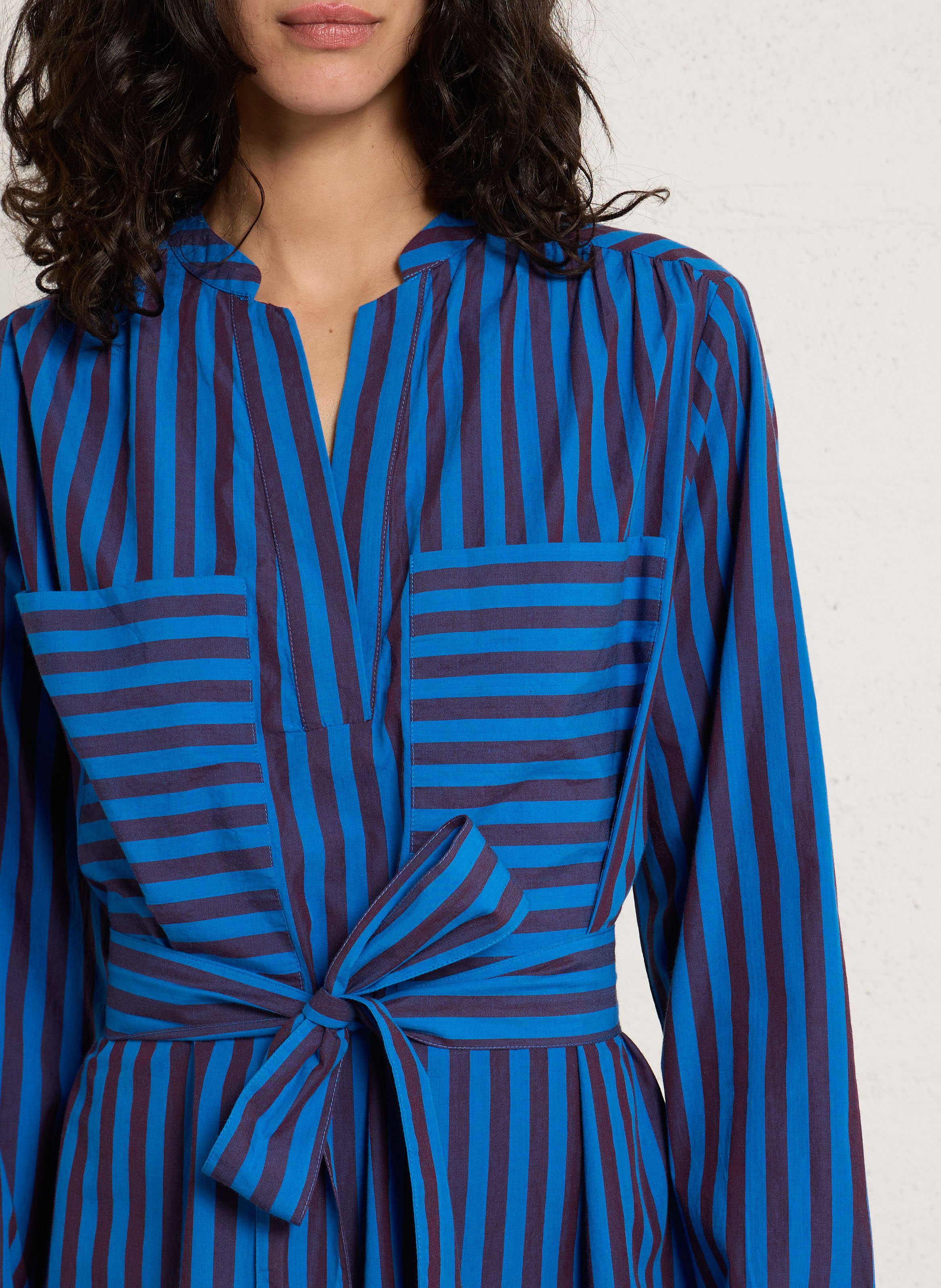 Weites Kleid mit Tunika-Kragen in Streifenmuster LEON & HARPER Blau