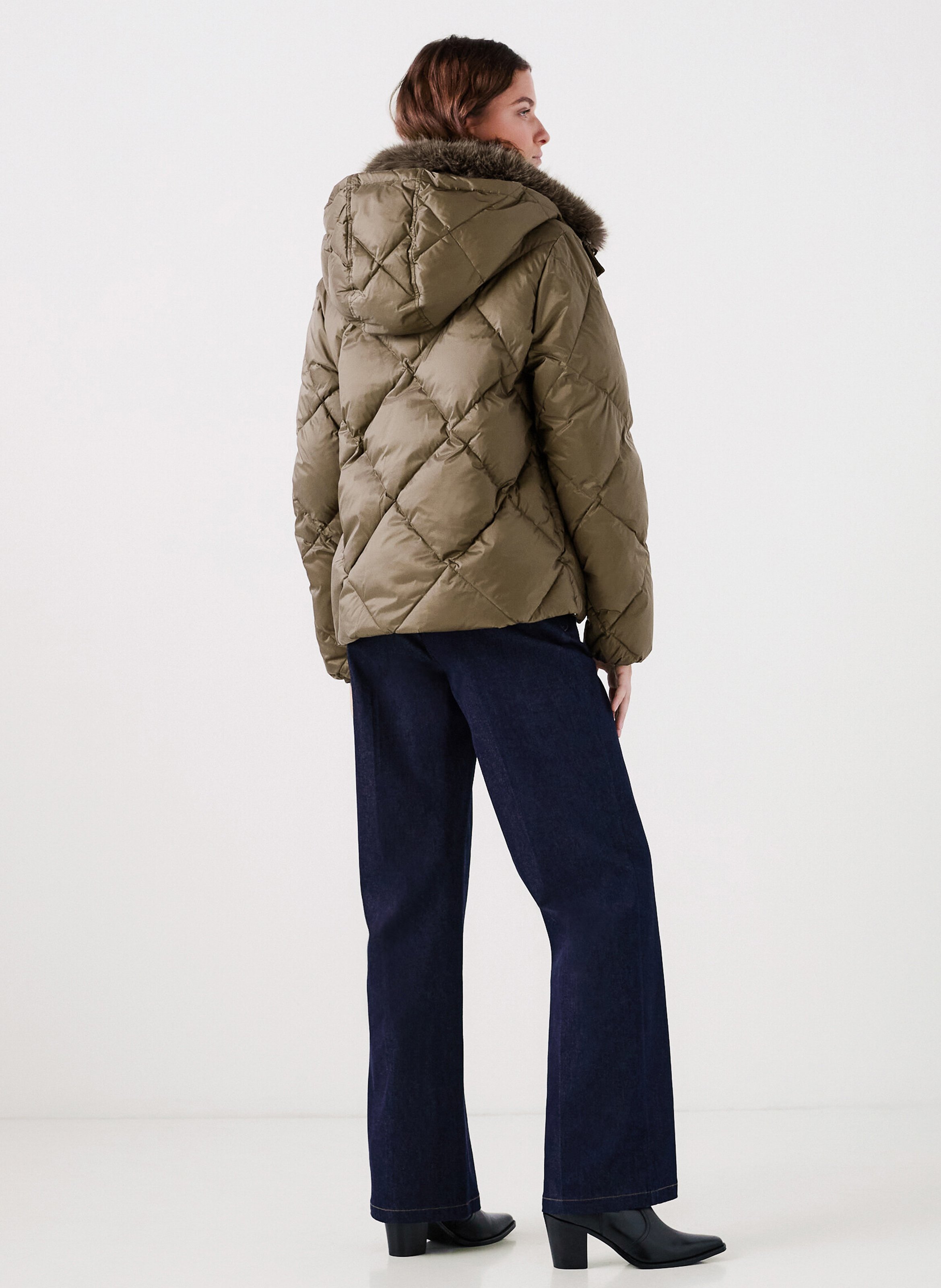 Gesteppte Daunenjacke mit Kapuze Braun