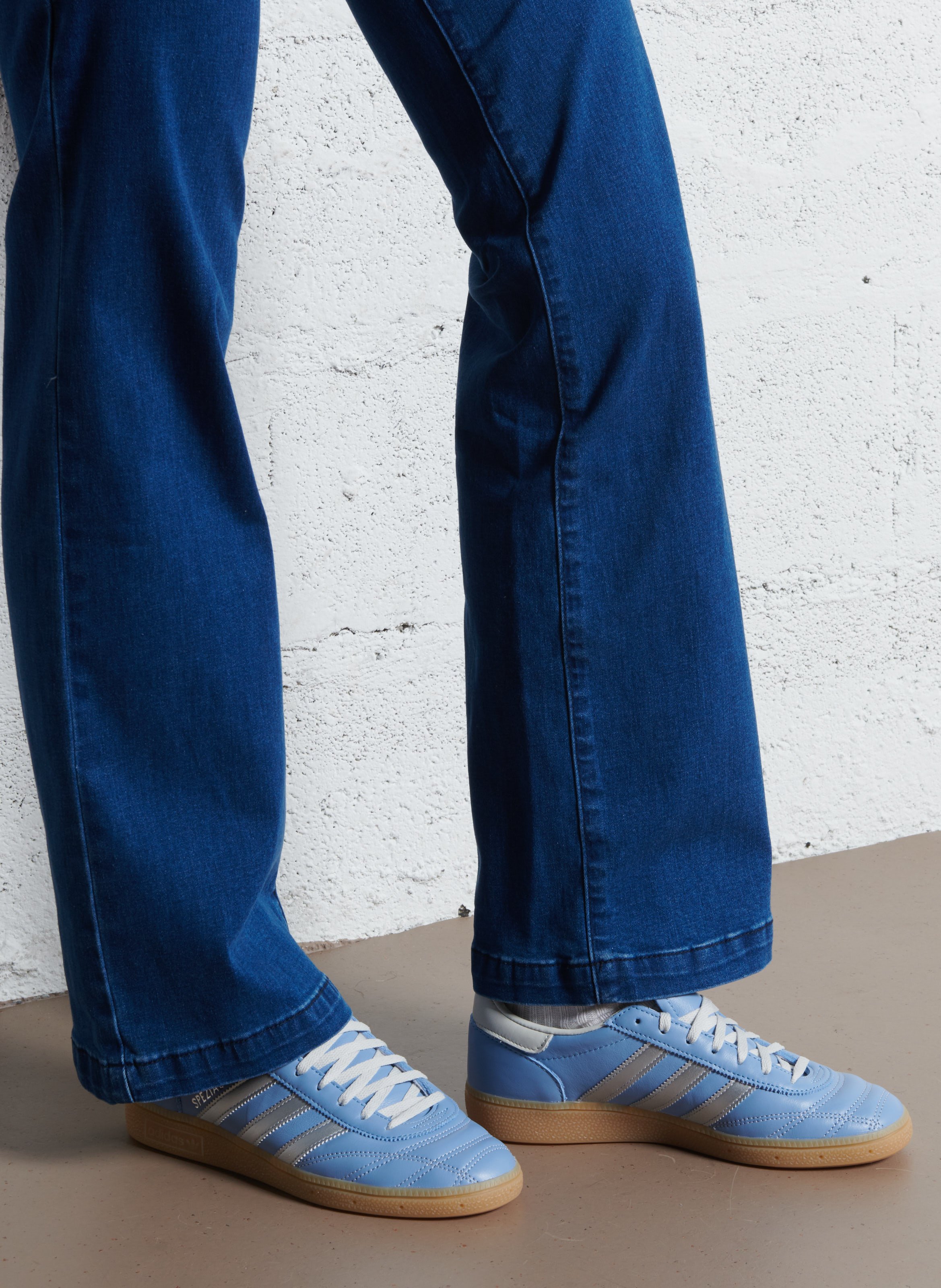 Baskets basses en cuir ADIDAS Bleu