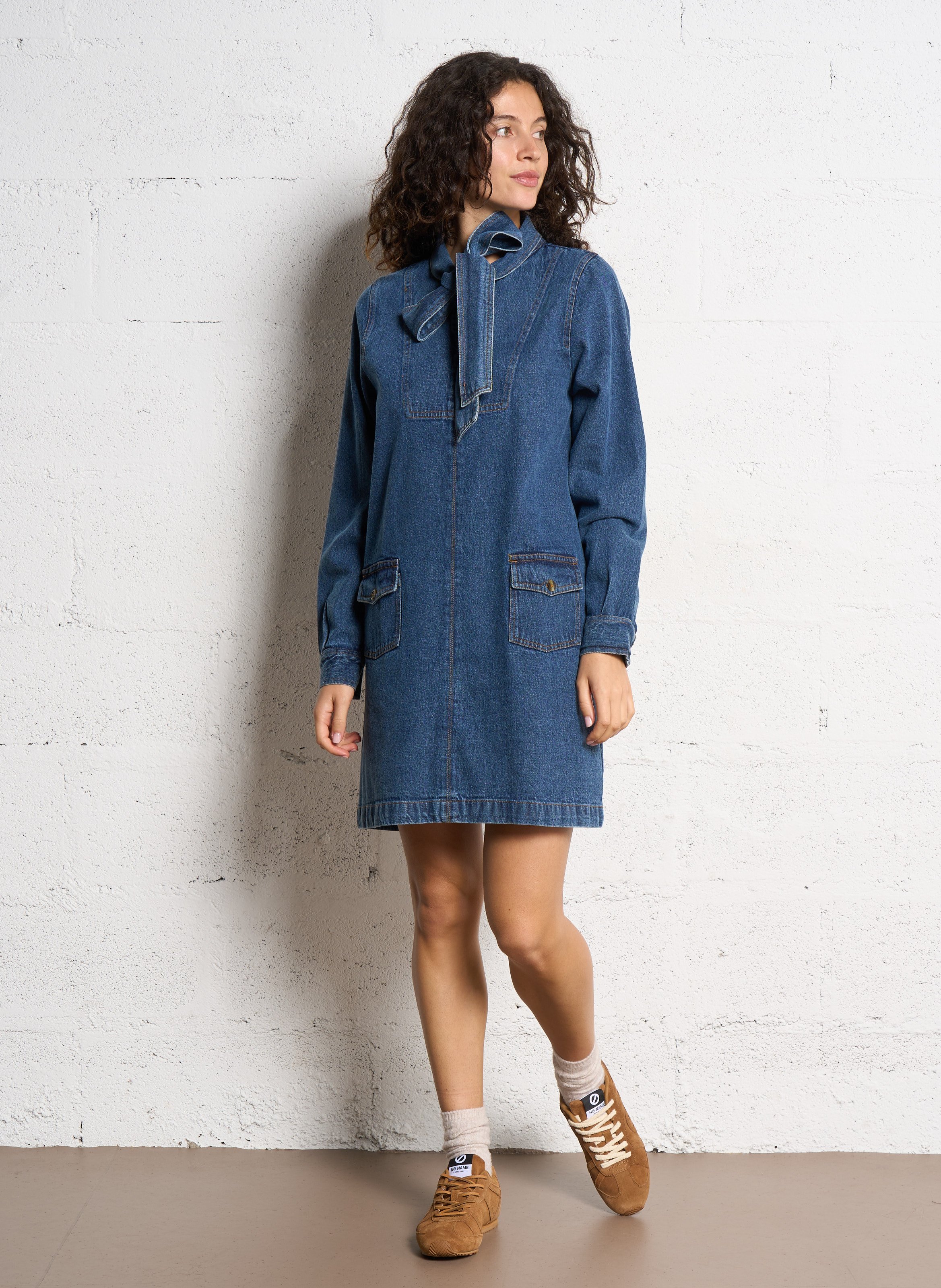 Kurzes Kleid mit Schluppenkragen aus Baumwolldenim EMILE ET IDA Blau