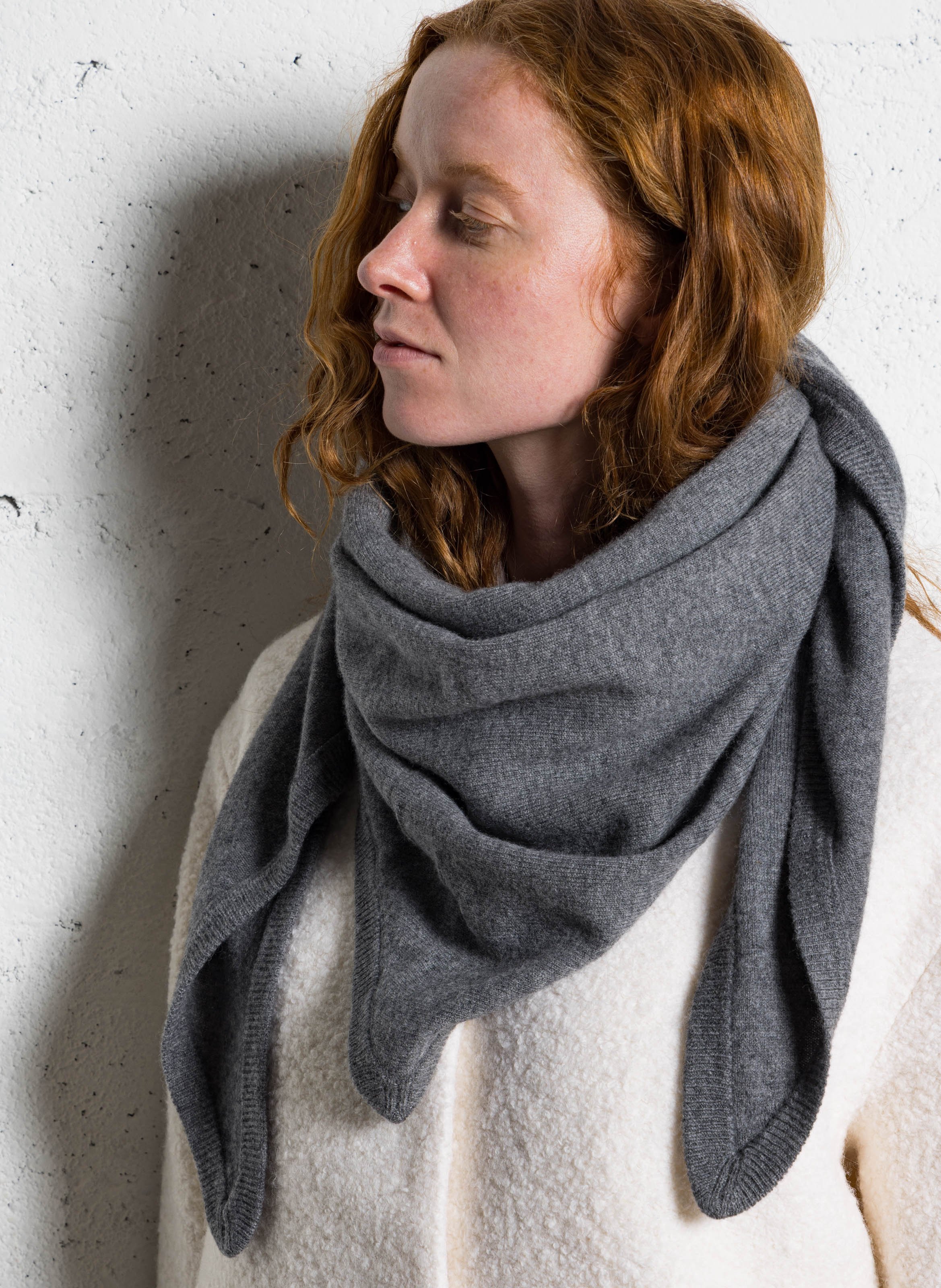 Woll-Dreiecksschal BERENICE Grau