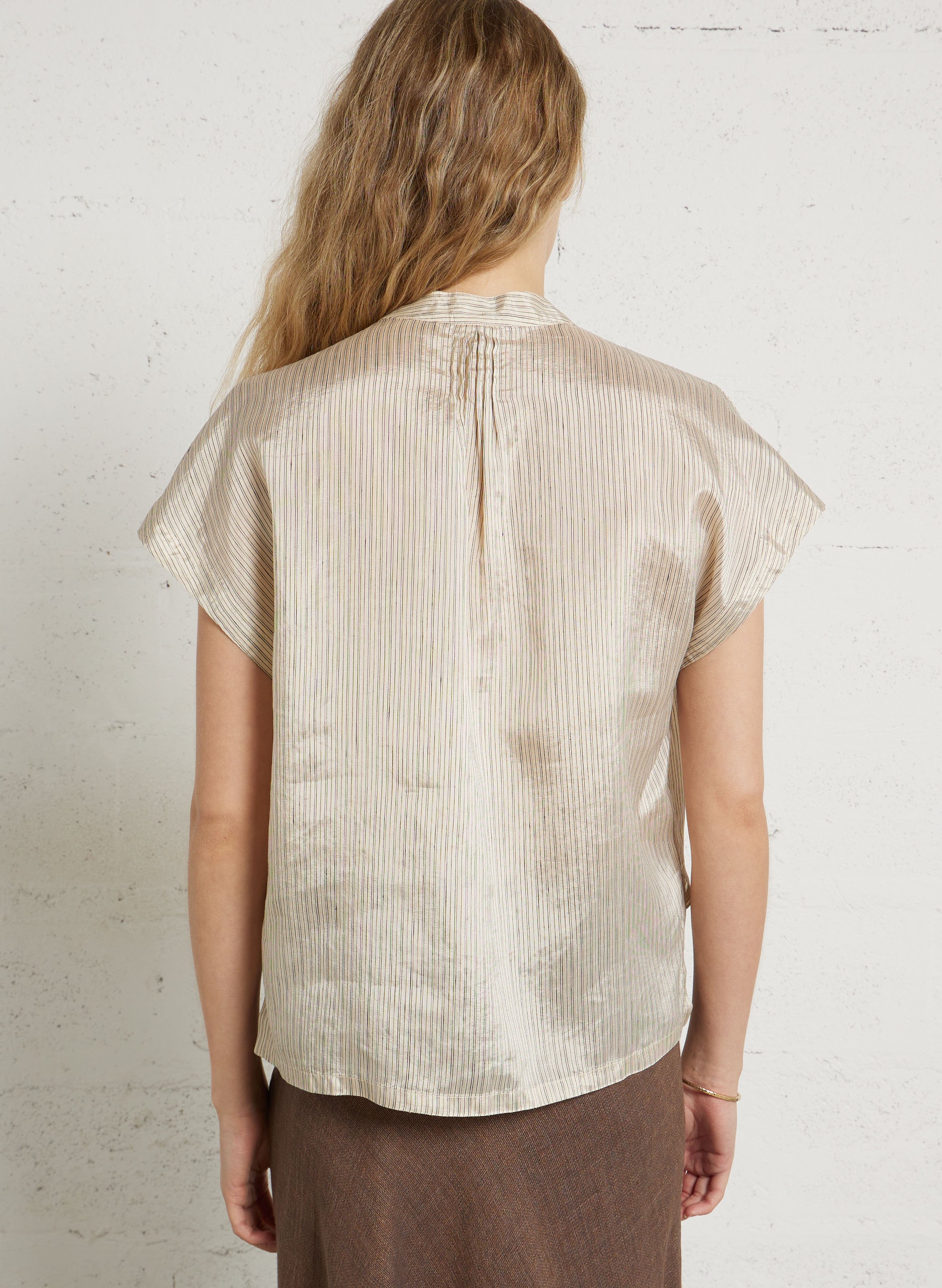 Glänzendes Top mit Rundhalsausschnitt. POMANDERE Weiss