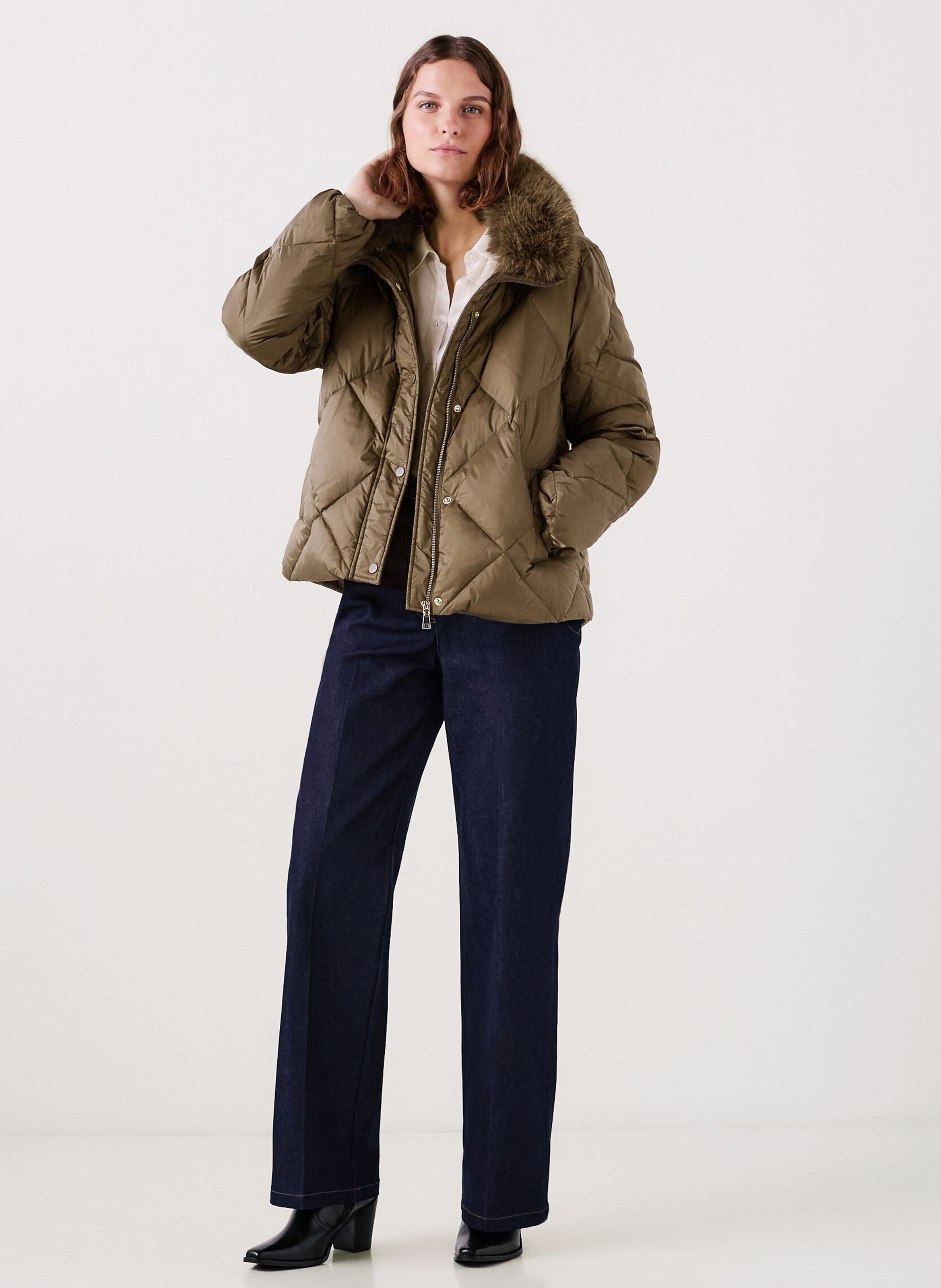 Gesteppte Daunenjacke mit Kapuze Braun