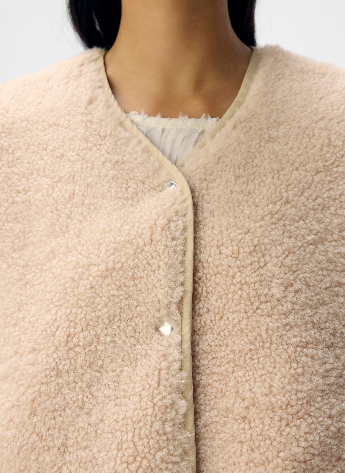 Ärmellose Sherpa-Knopfweste OBJECT Beige