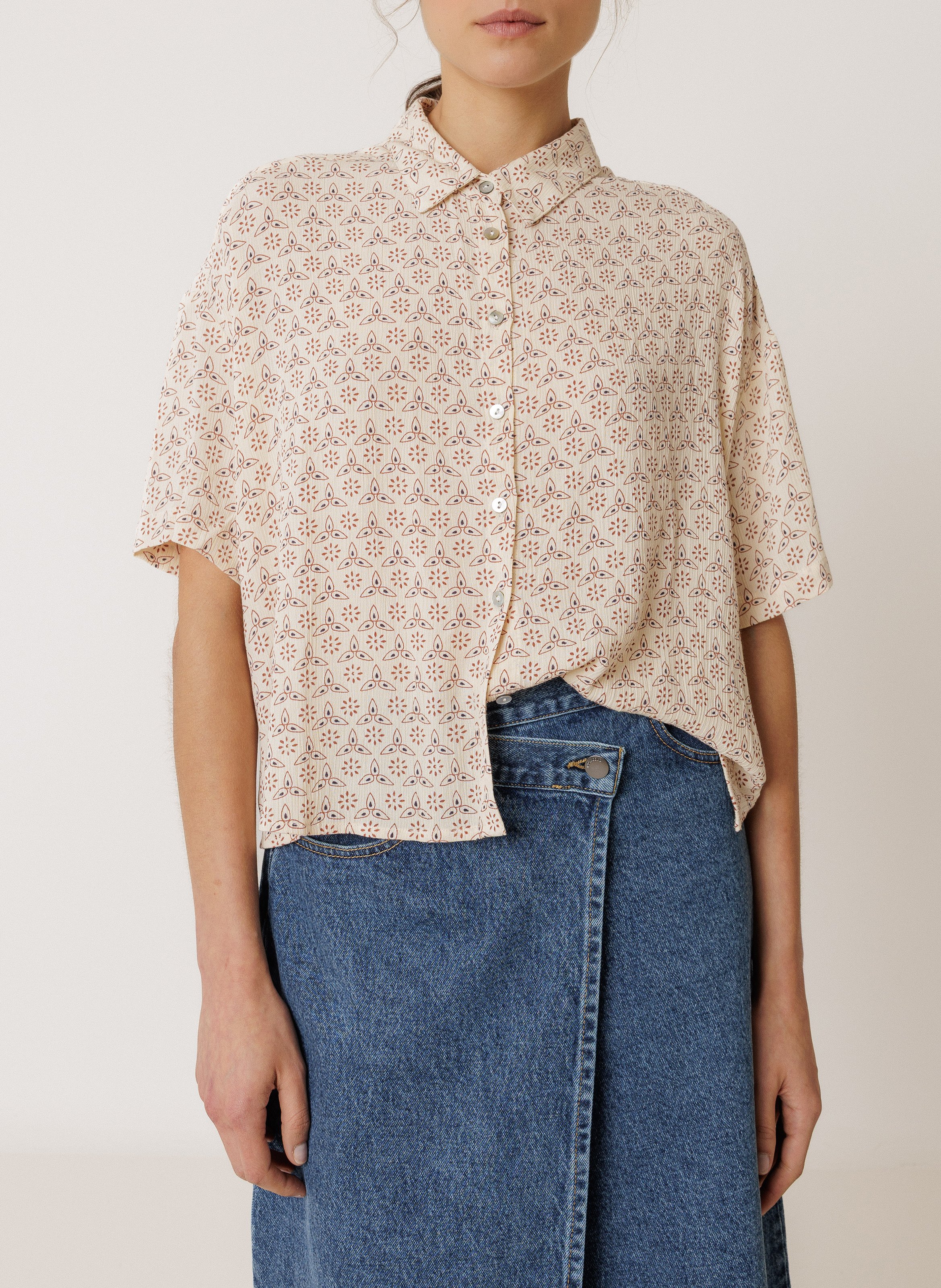 Bedrucktes Hemd mit klassischem Kragen INDI & COLD Beige