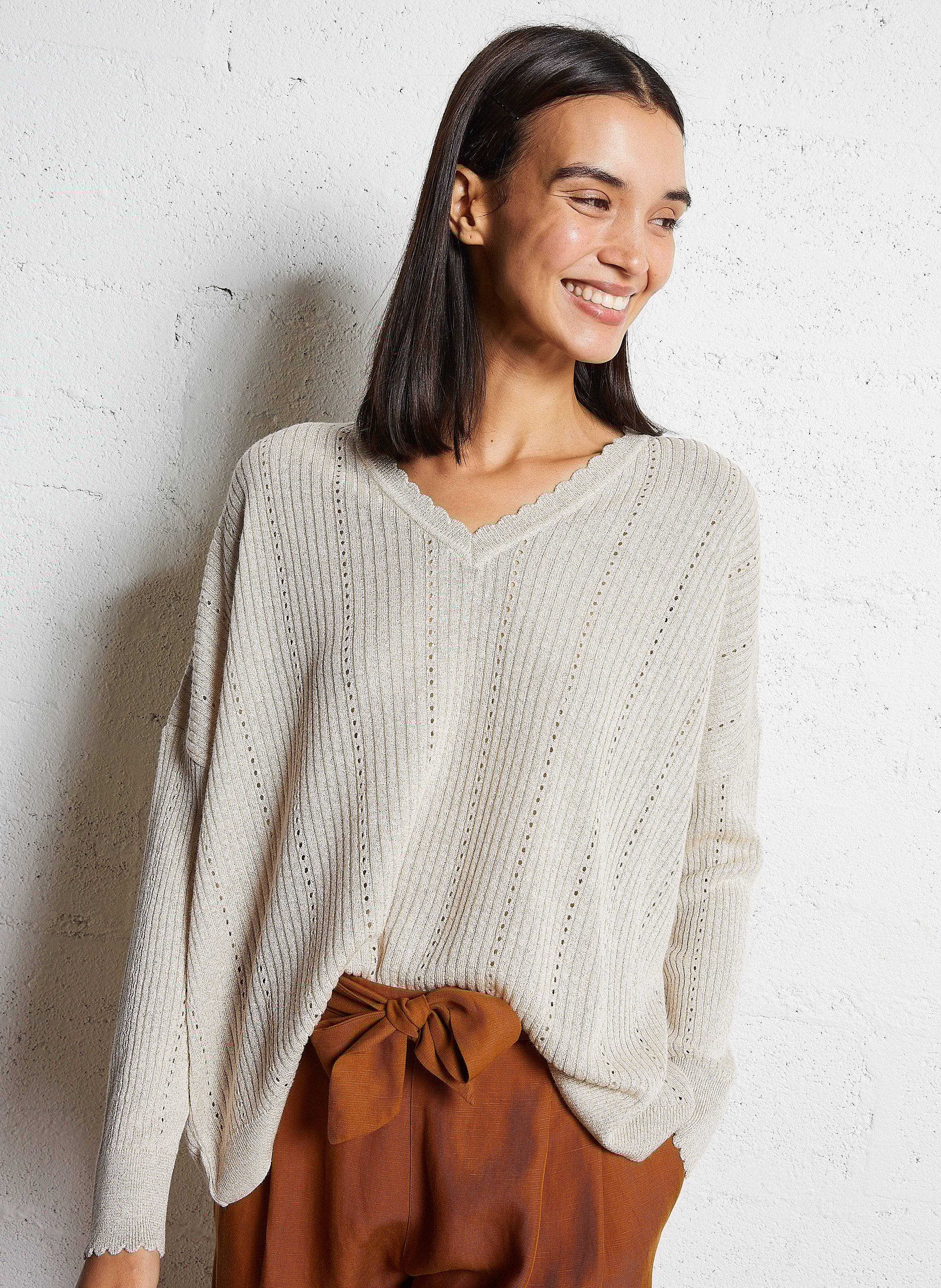 Oversized V-neck sweater I CODE White