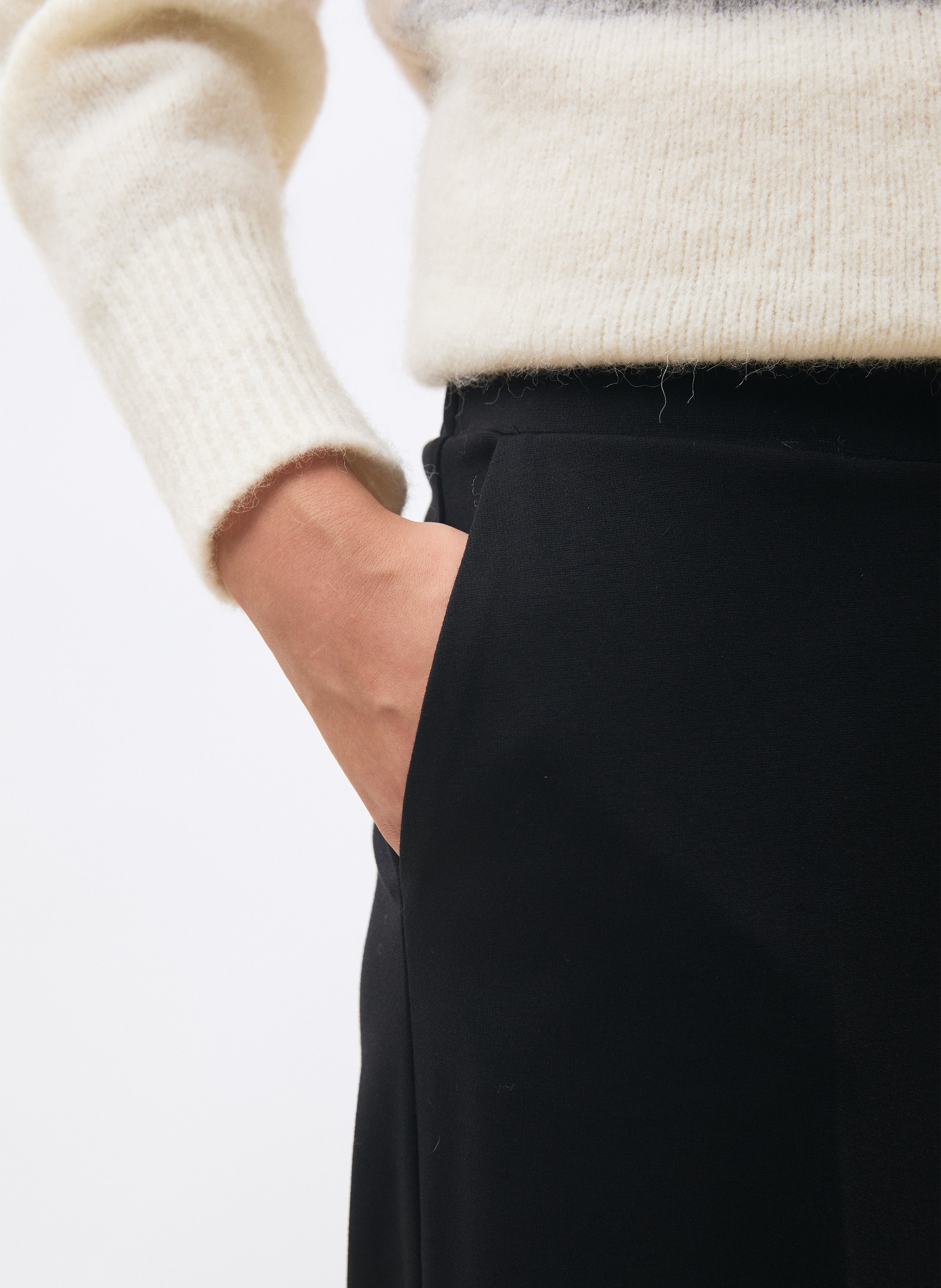 Weit geschnittene Hose HUMILITY Schwarz