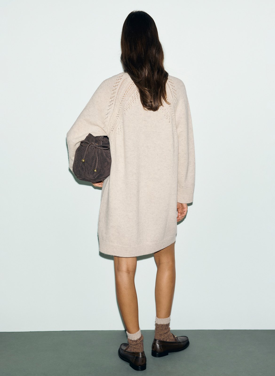 Gerade geschnittenes Kleid mit rundem Ausschnitt und Lochmuster aus Wolle. GERARD DAREL Beige