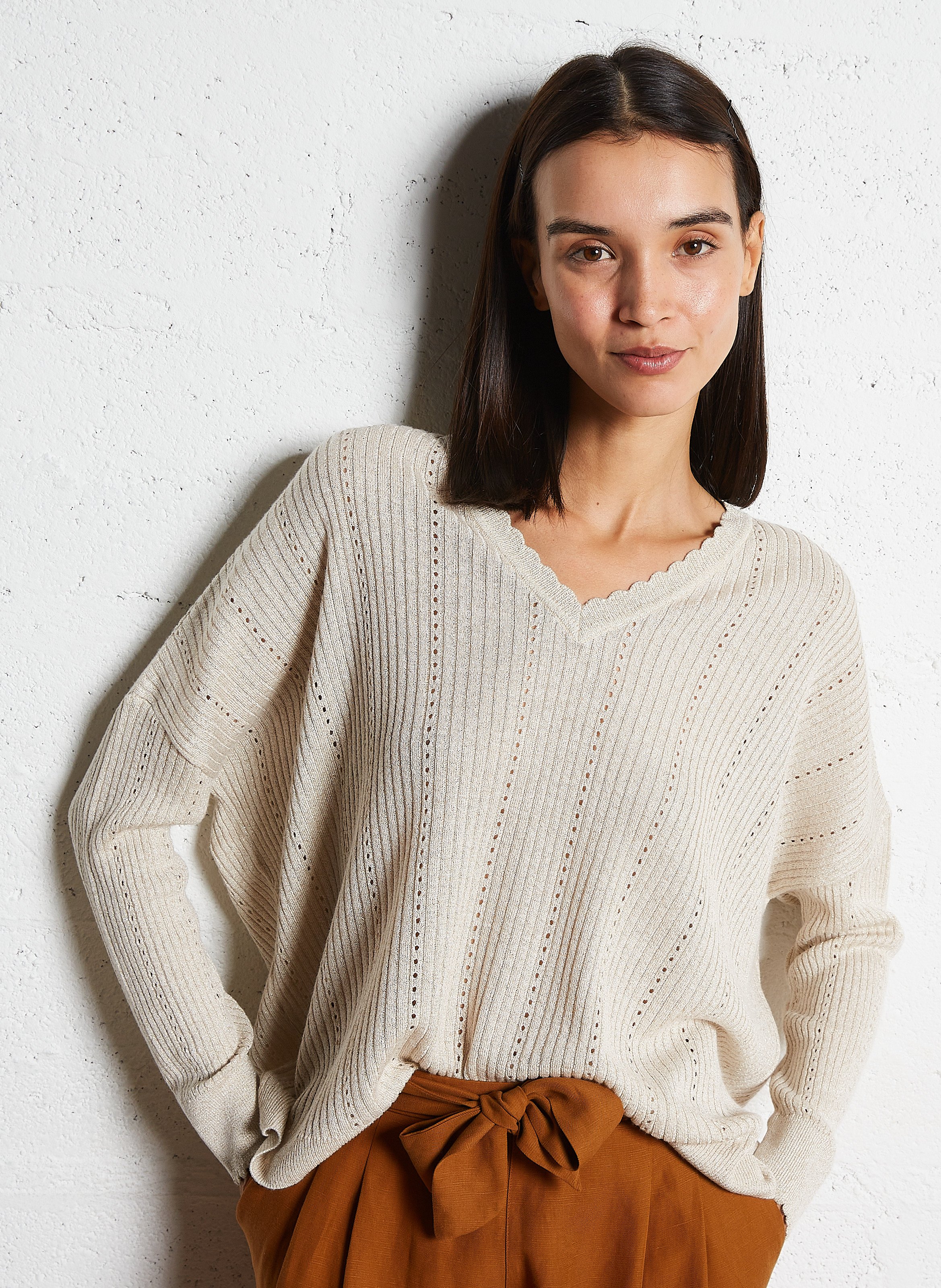 Oversized V-neck sweater I CODE White