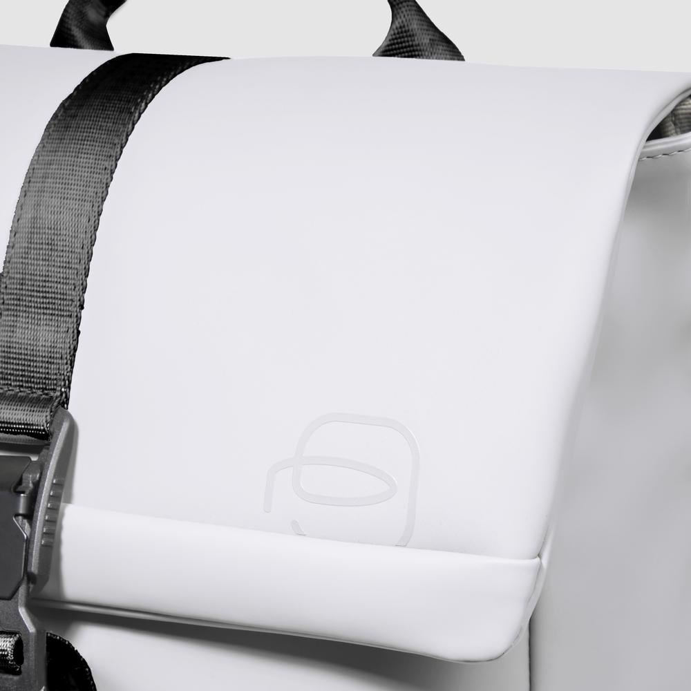 Water-repellent backpack for computer and iPad® with bottle pocket, shock protection, and RFID. PIQUADRO White
