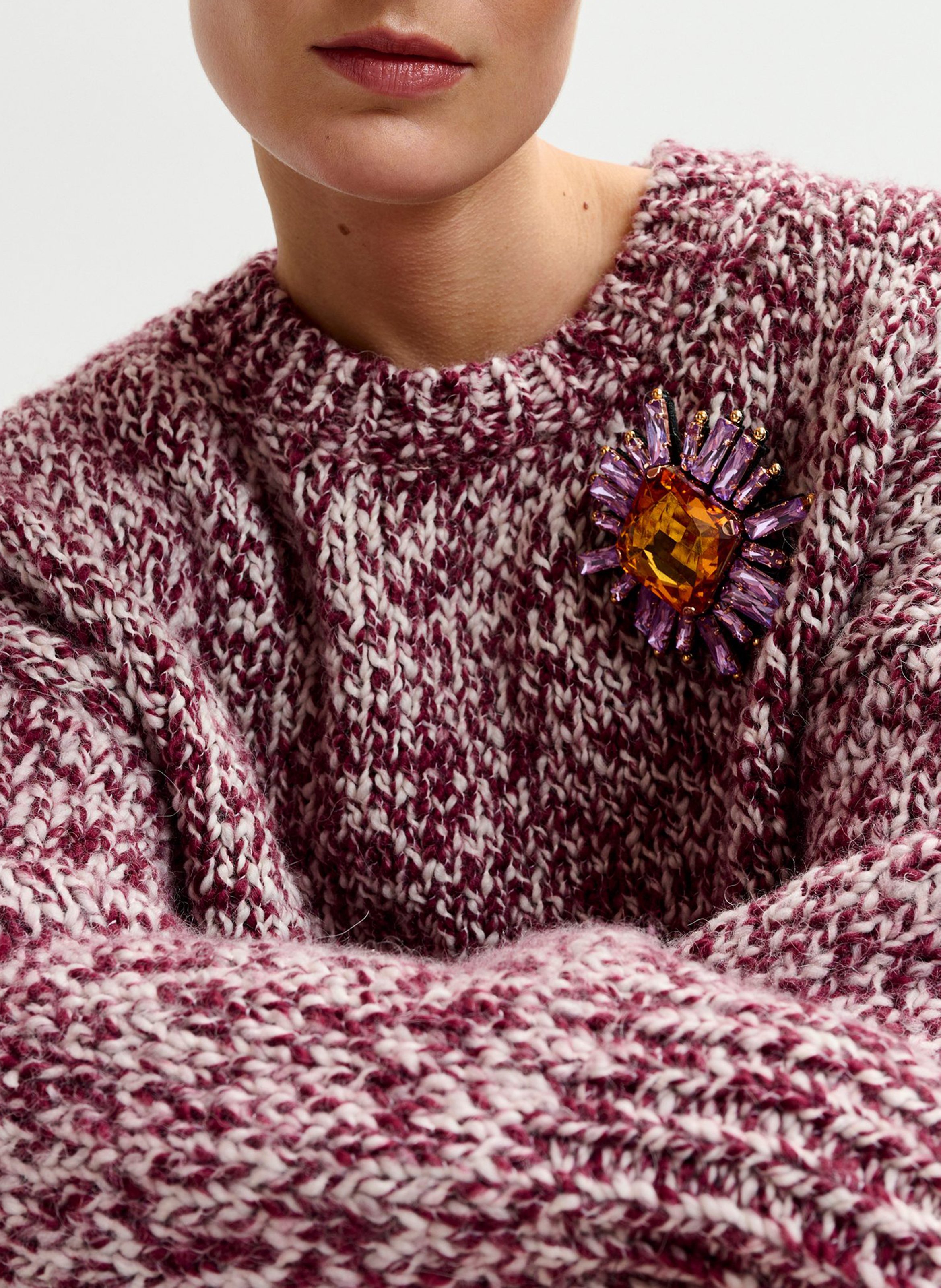 Broche met bloem ESSENTIEL ANTWERP Oranje