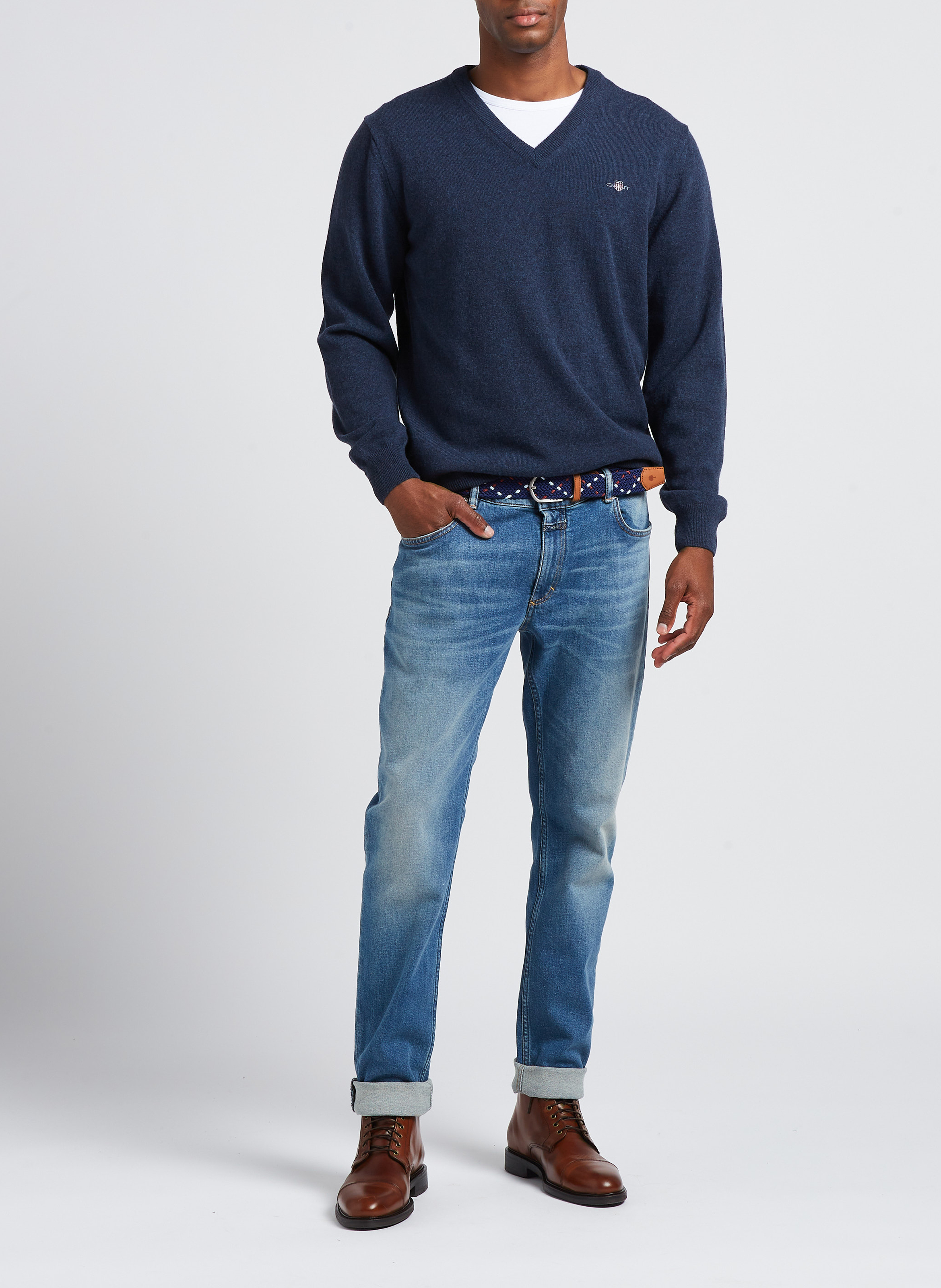 Pull droit col V brodé en laine GANT Bleu