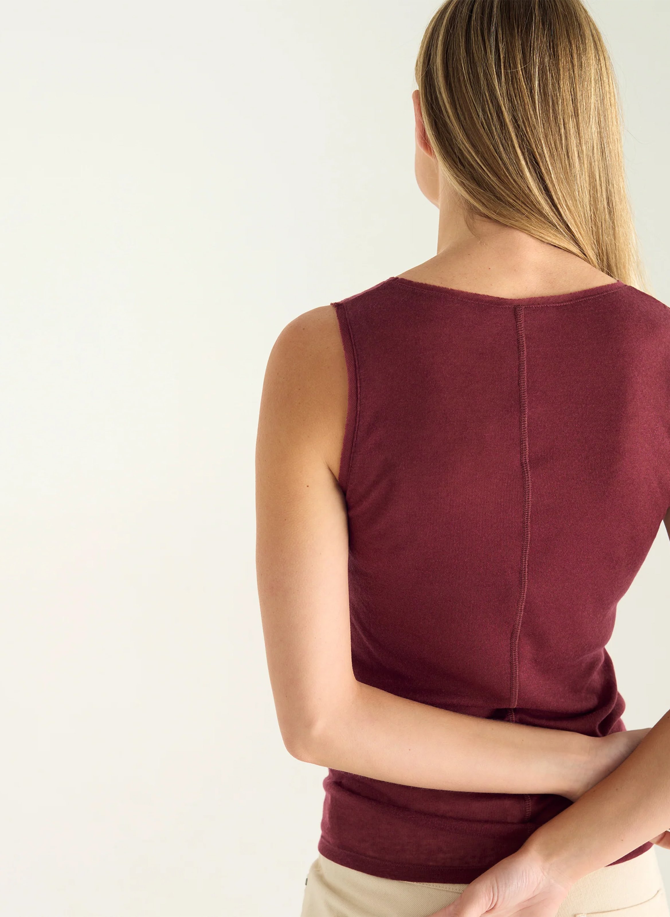 Débardeur ajustée col rond ACOTE Rouge