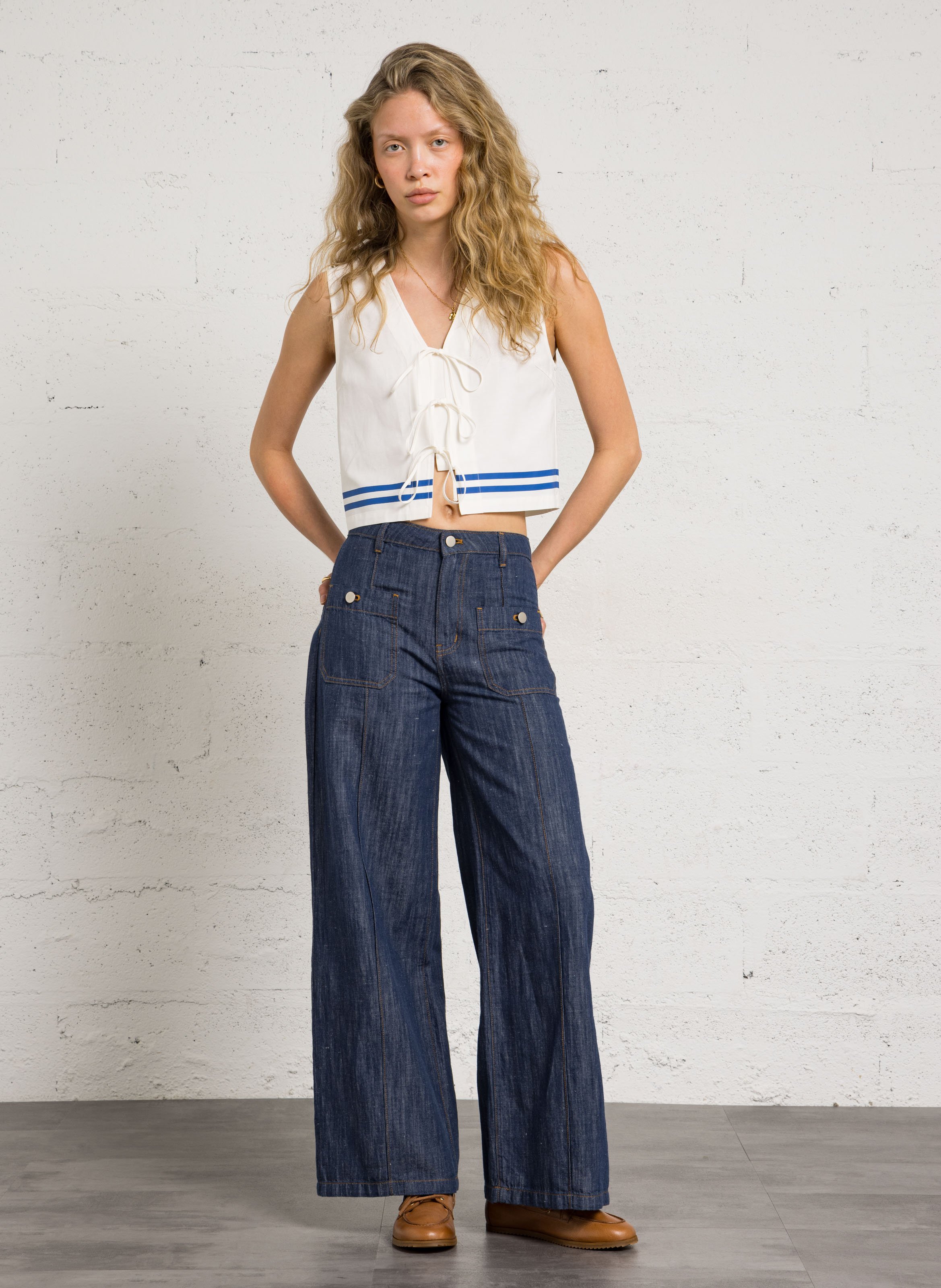 Top col V en coton mélangé THE TINY BIG SISTER Blanc