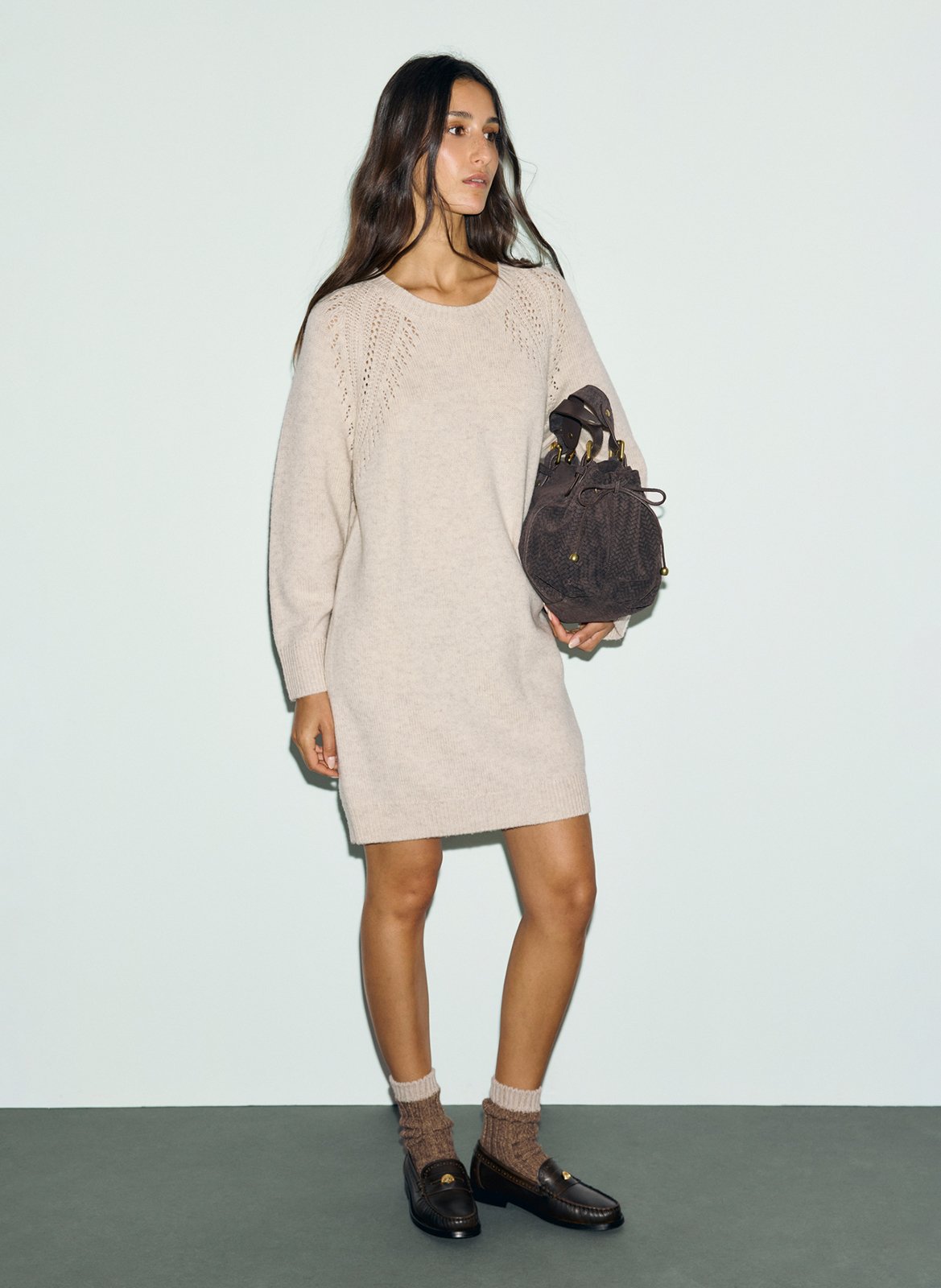 Gerade geschnittenes Kleid mit rundem Ausschnitt und Lochmuster aus Wolle. GERARD DAREL Beige