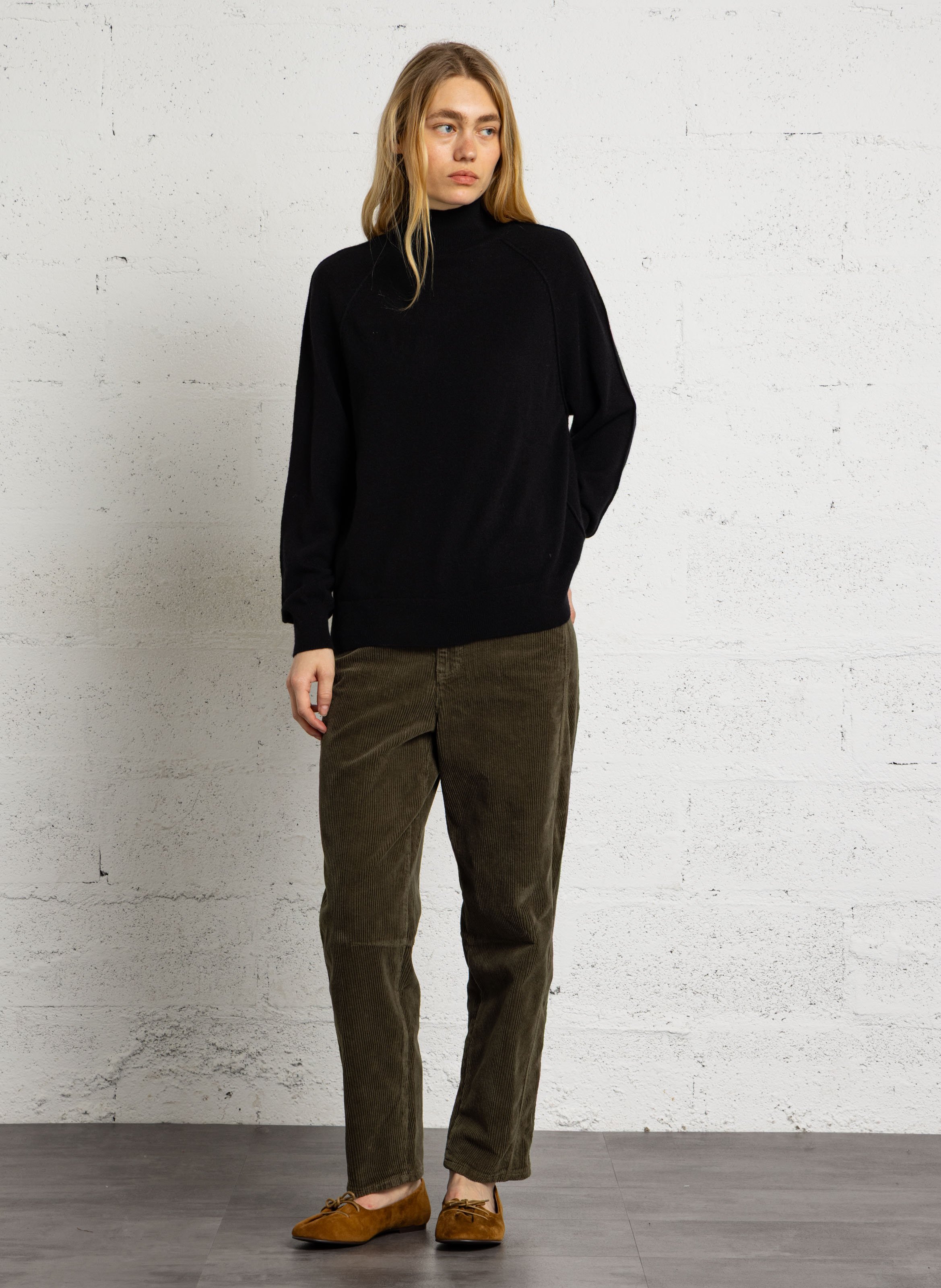 Samthose aus Baumwollmischung mit Rippstruktur MAISON 123 Khaki