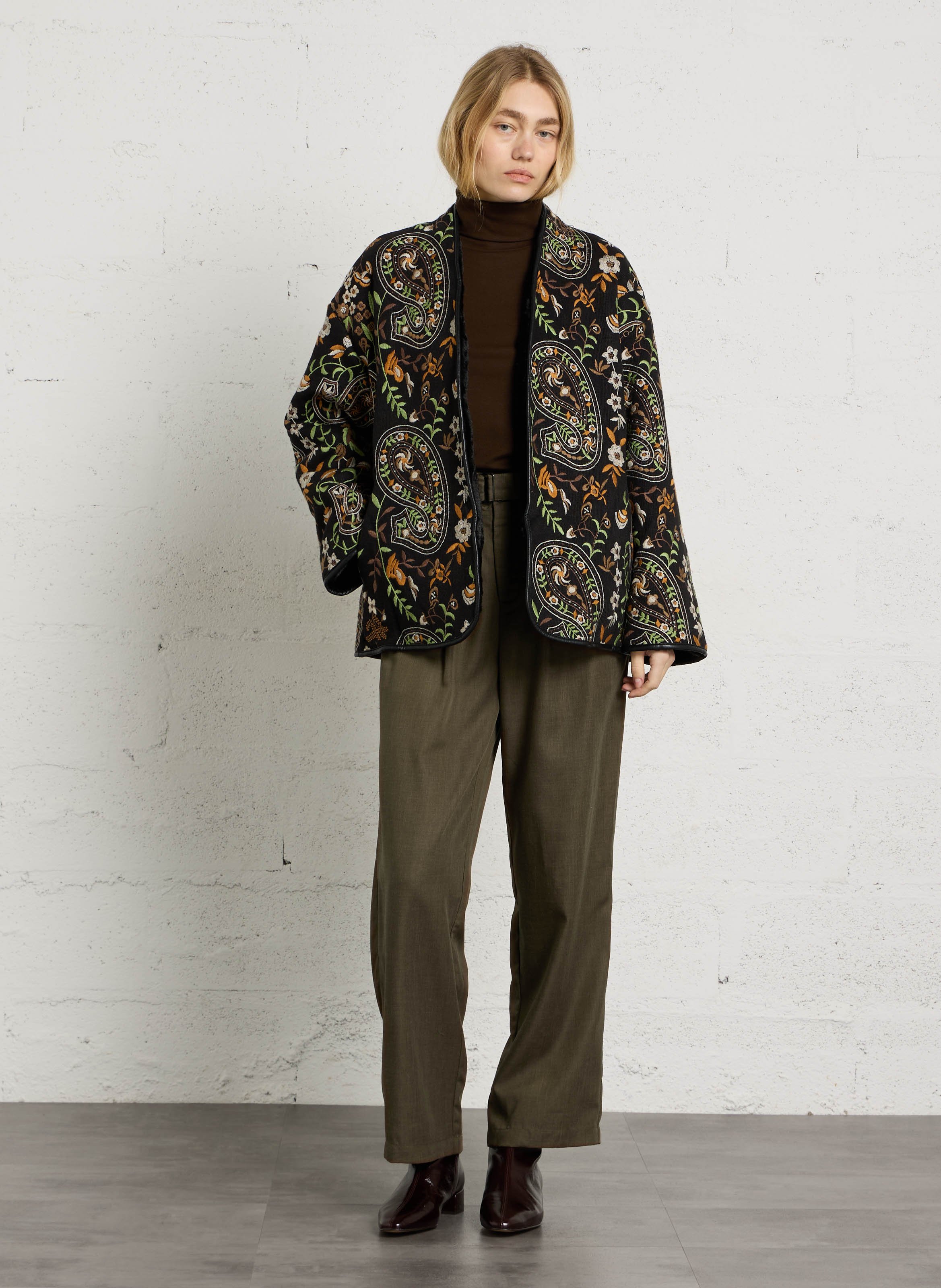 Embroidered straight coat SEE U SOON Black