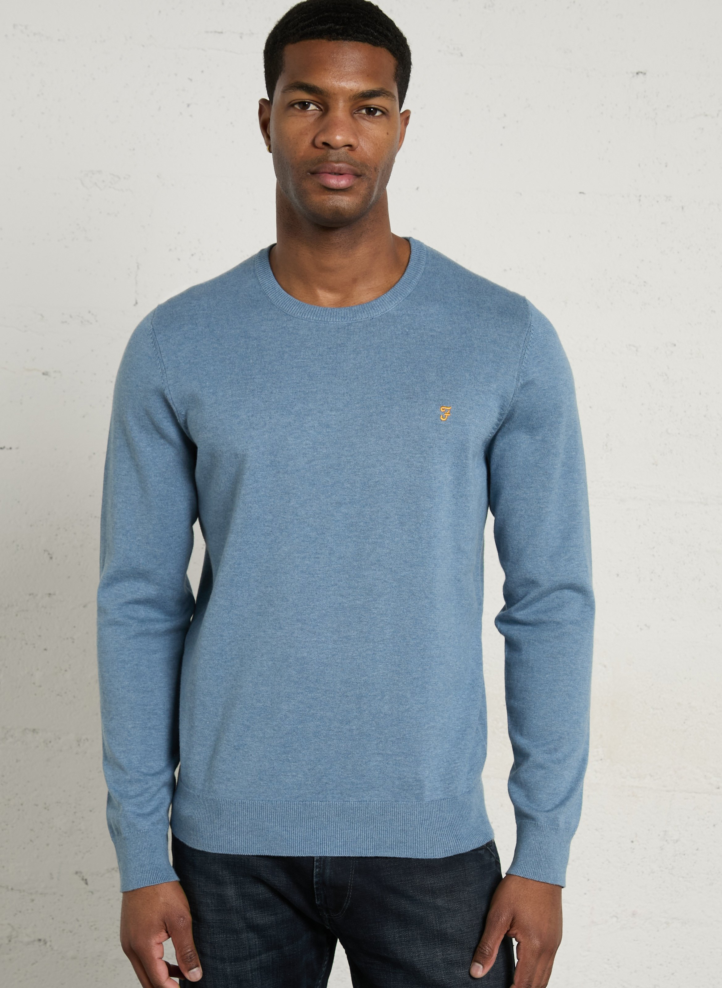 Pull droit col rond brodé en coton bio FARAH Bleu