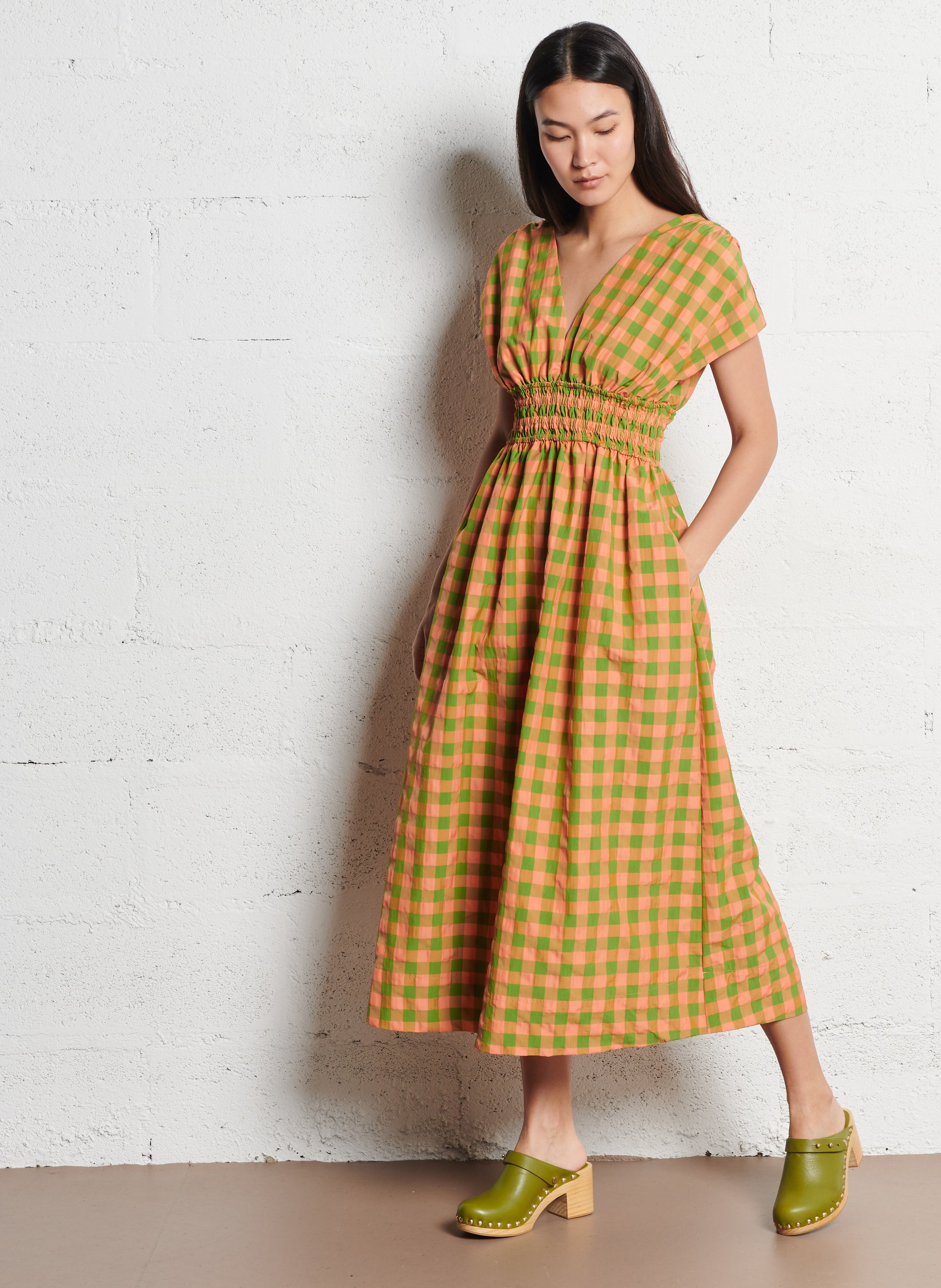 Long fitted V-neck dress DR BLOOM Red