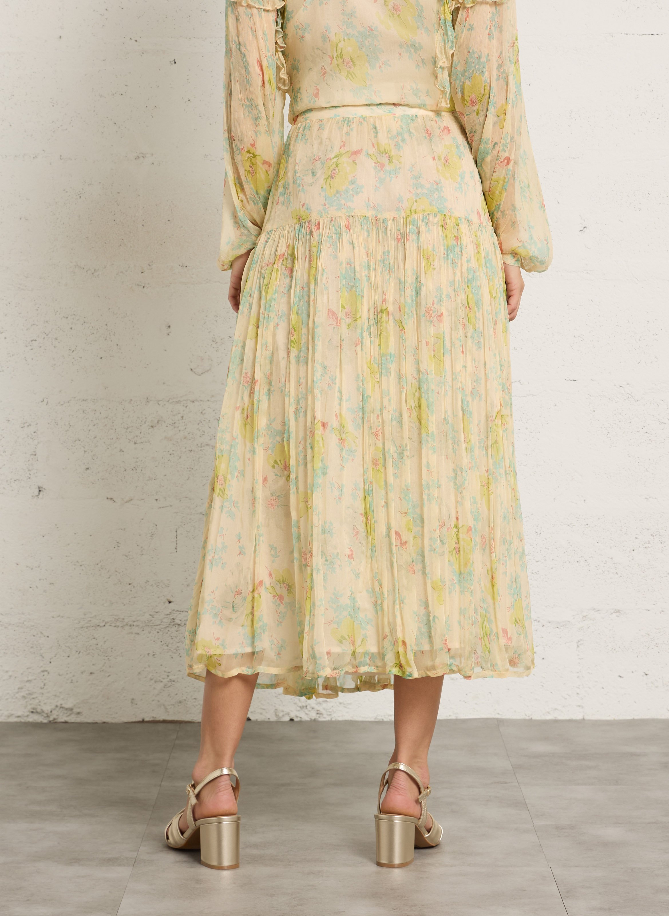 Lange uitlopende rok met bloemenprint en volants. PETITE MENDIGOTE Veelkleurig