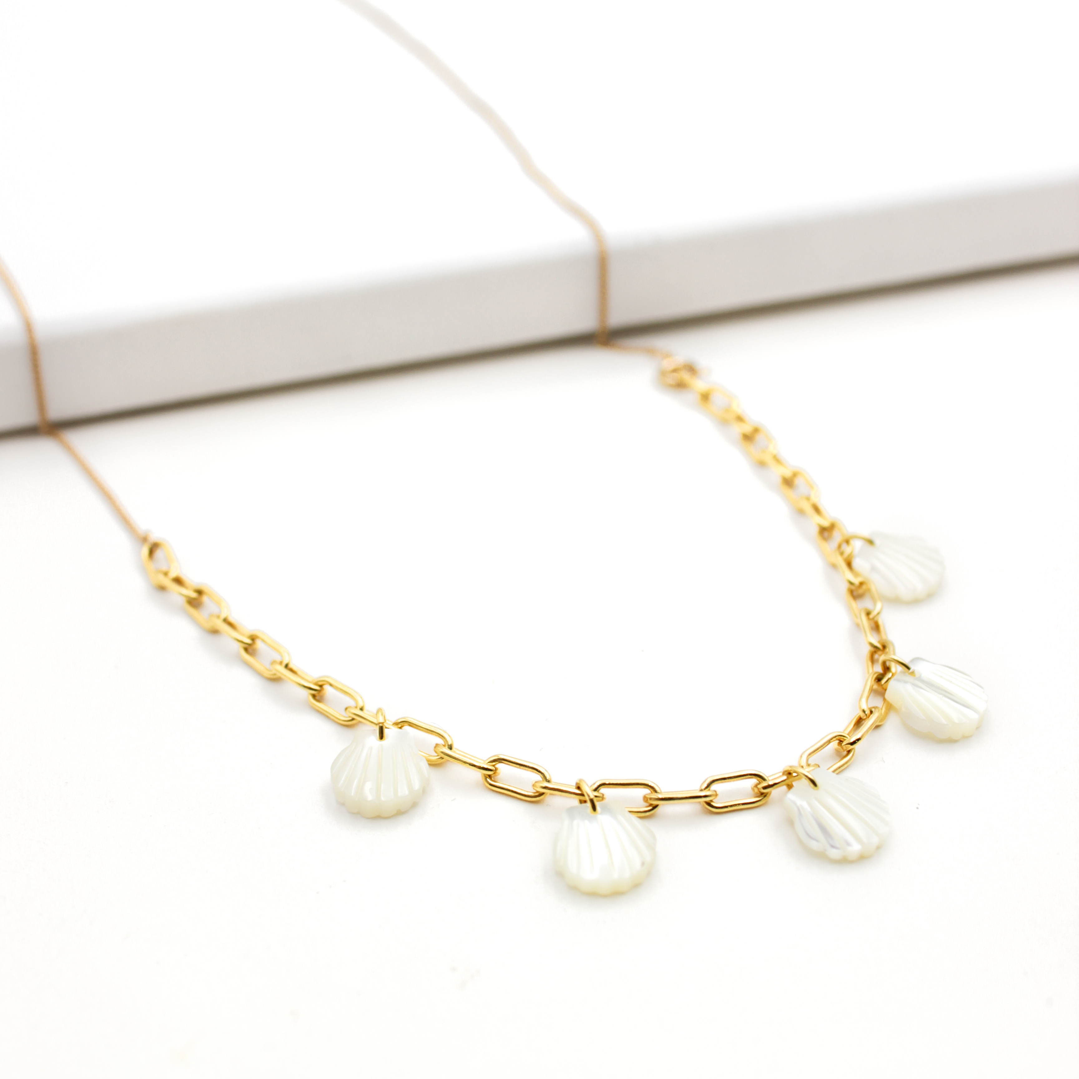 Collier chaîne et coquillages - eve L'ATELIER DES DAMES Doré