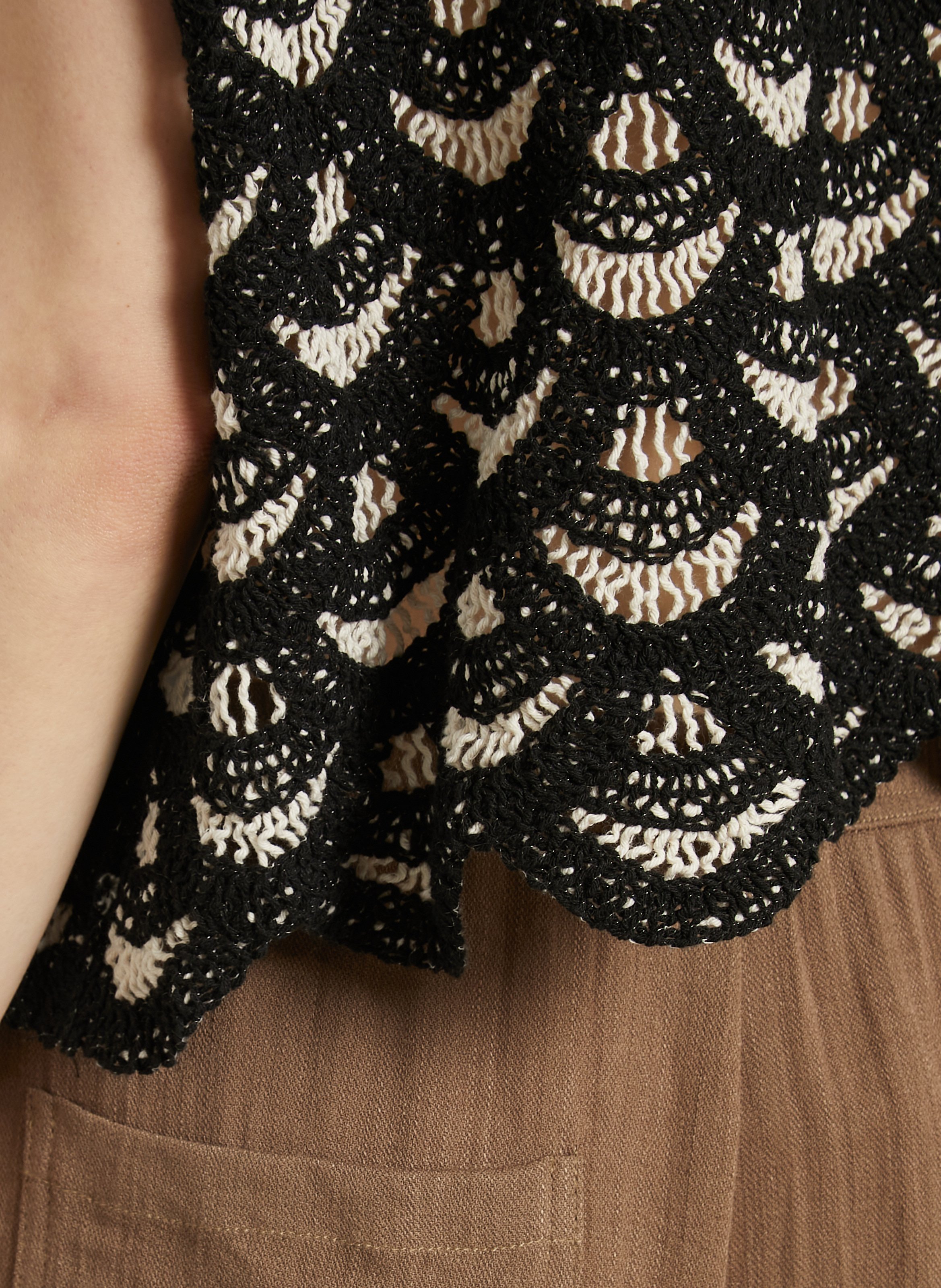 Top sans manches court en crochet THE KORNER Noir