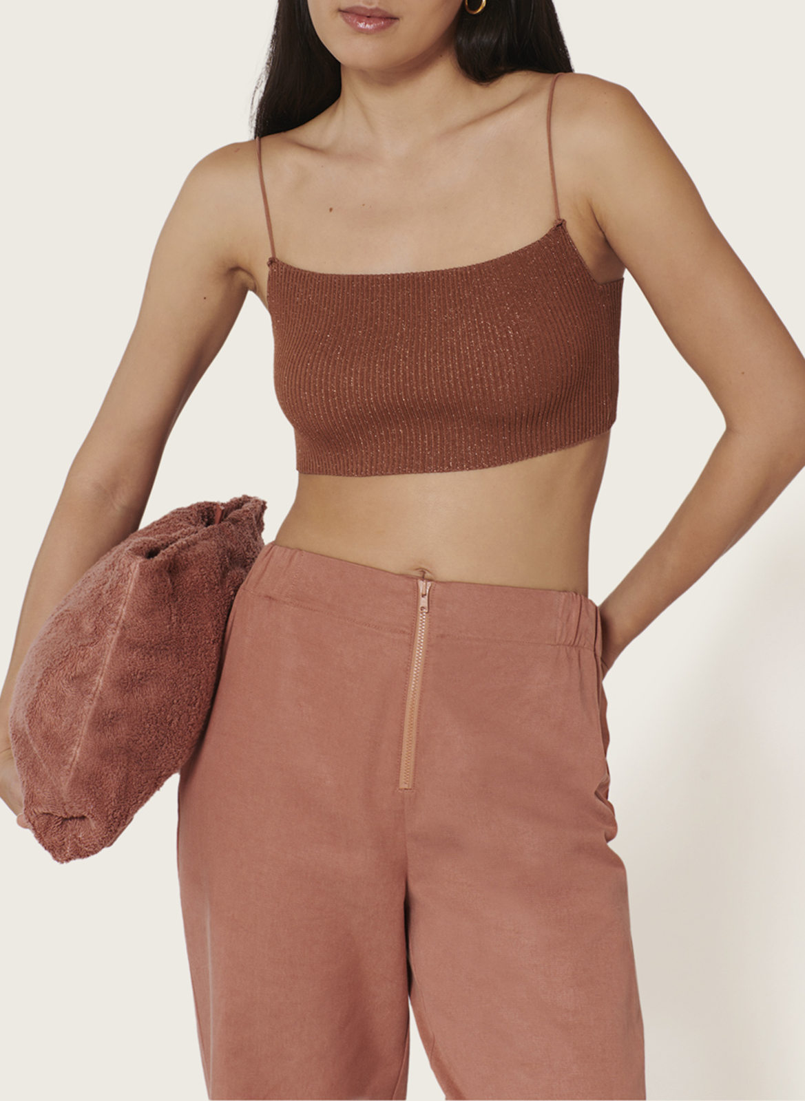 Bandeaubeha van ribtricot met schouderbandjes KARMA KOMA Bruin