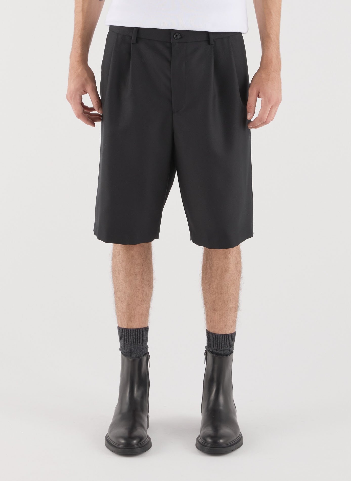 Straight wool Bermuda shorts SAISON 1865 Black