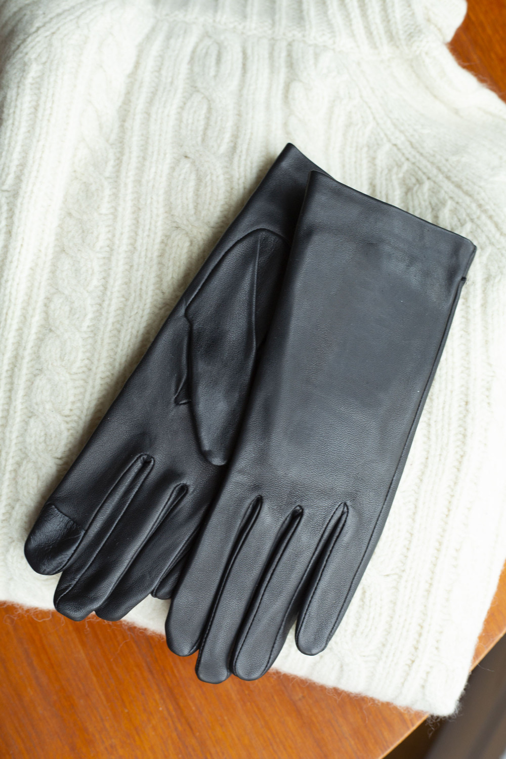 Kate silk-lined leather gloves AGNELLE Black