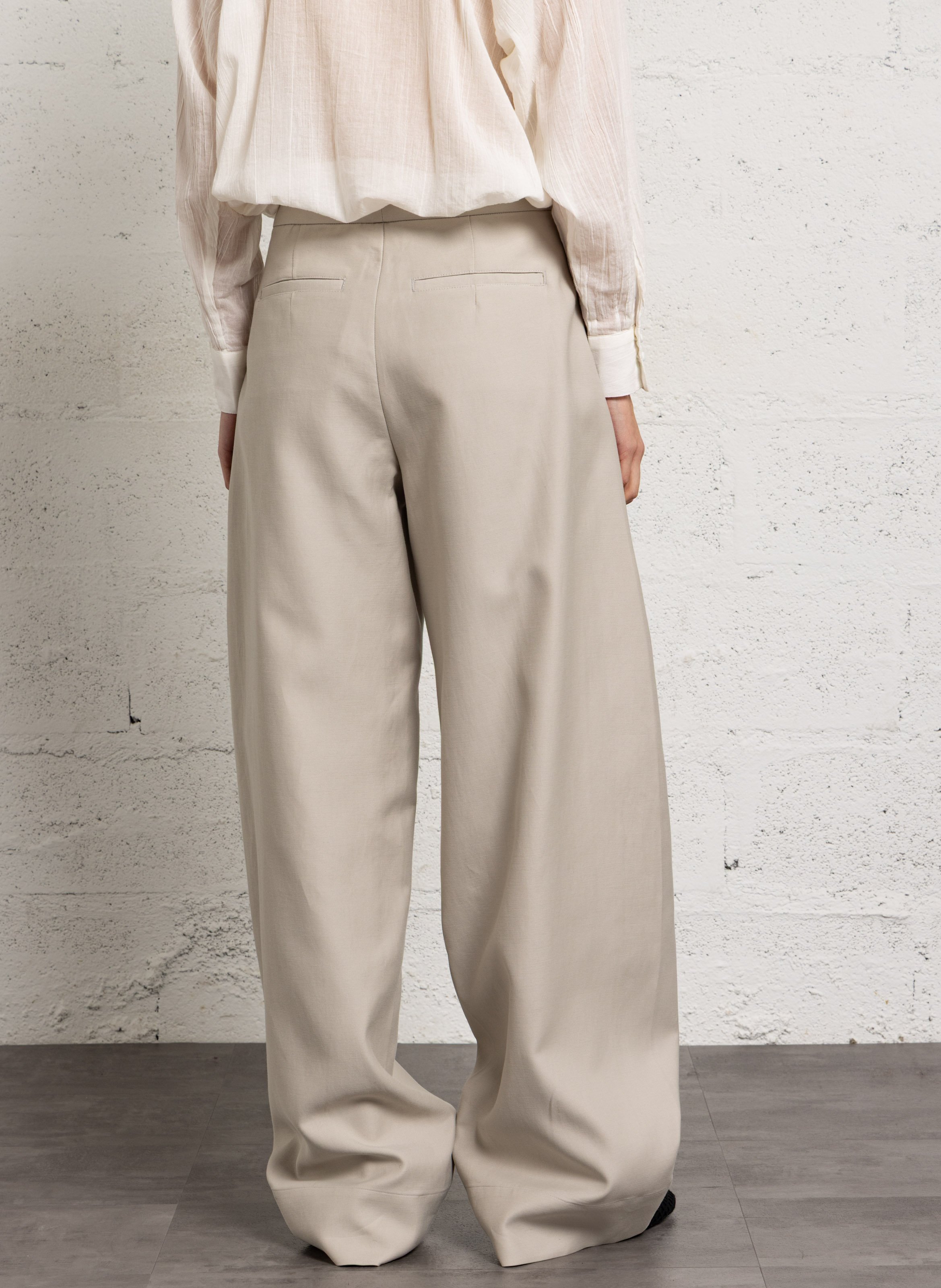 High-waisted wide-leg trousers in a solid color SOEUR Grey