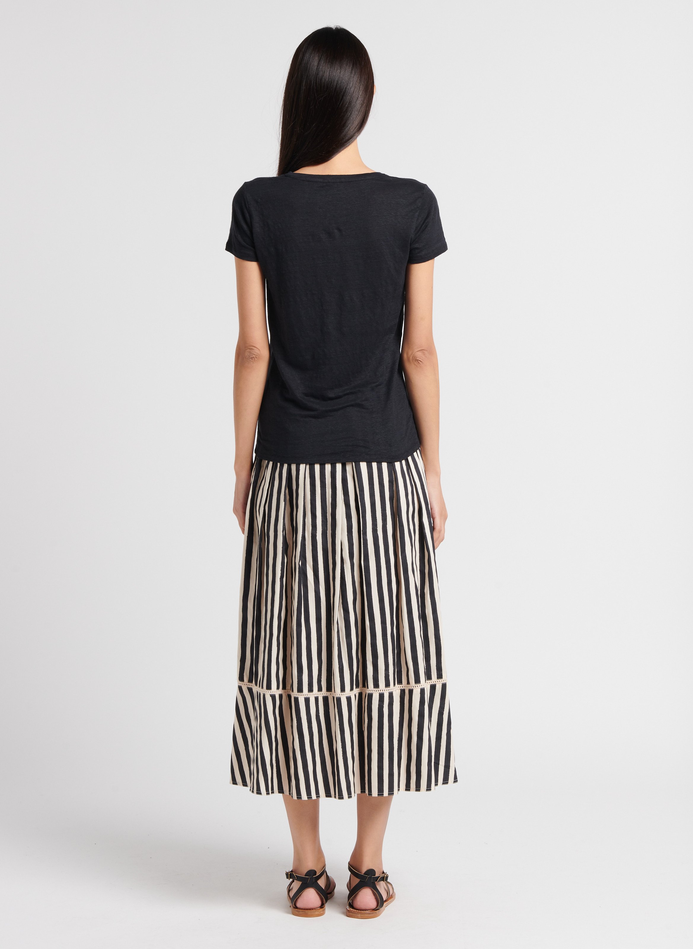 Tee-shirt col V moulant en lin strectch MAJESTIC FILATURES Noir